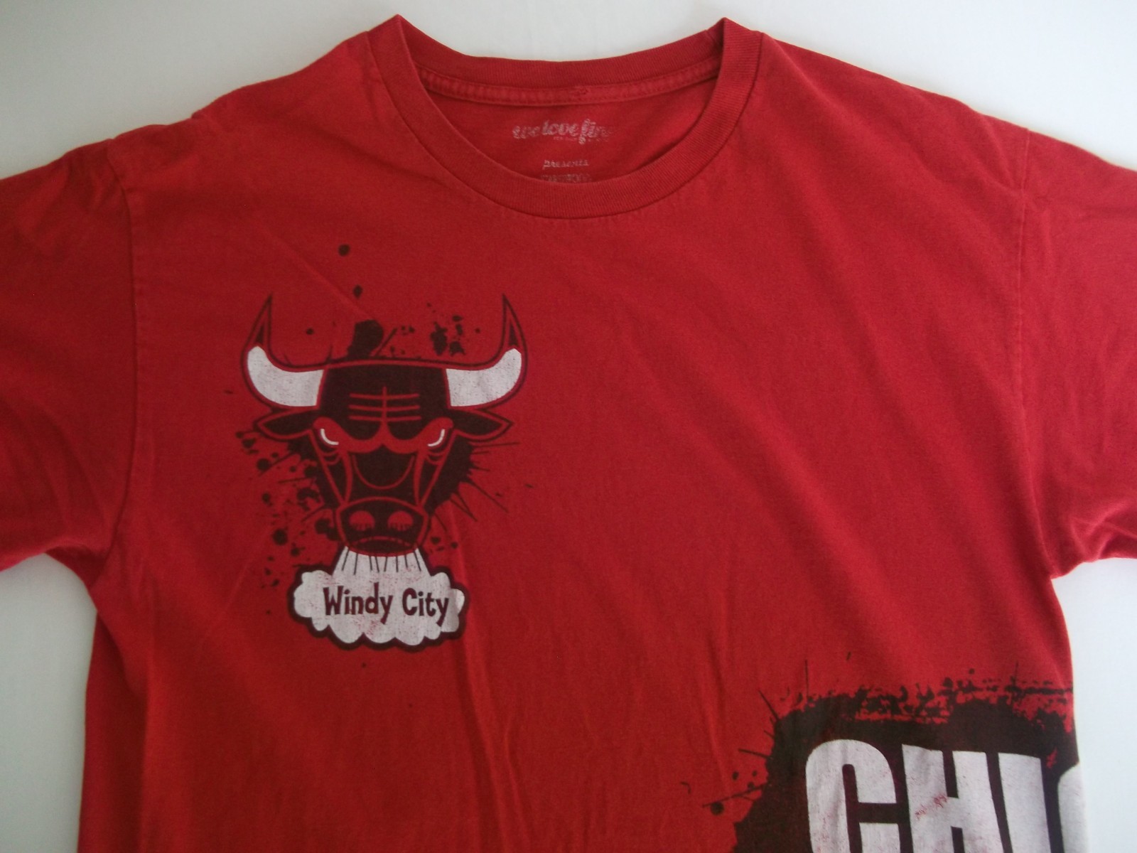 Chicago Bulls Vtg t-shirt Men&rsquo;s Sz. L (W 22in x L 29in)100% Cotton Red
