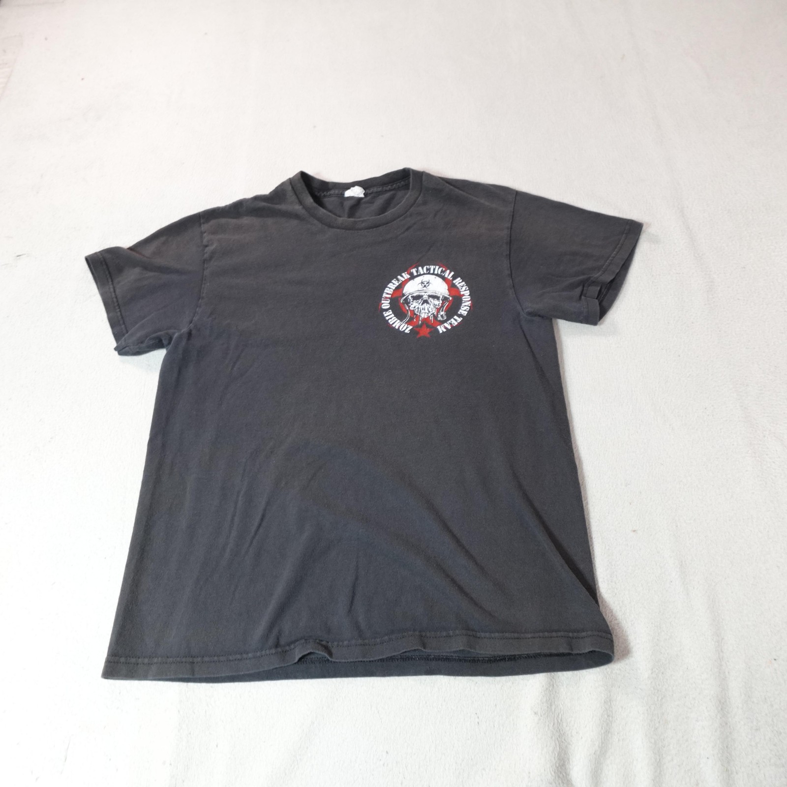 Zombie Outbreak Tactical Response Team Shirt Mens Medium Black Skull Crossbones