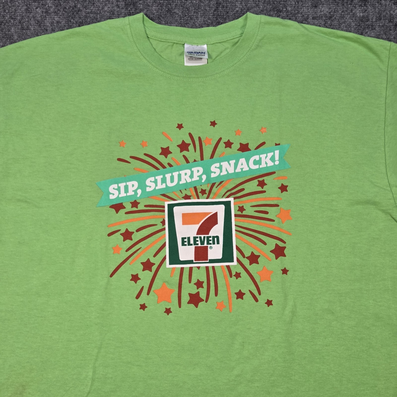 7-Eleven Convenience Store T-Shirt Size XL Promo Sip Slurp Snack Graphic Green
