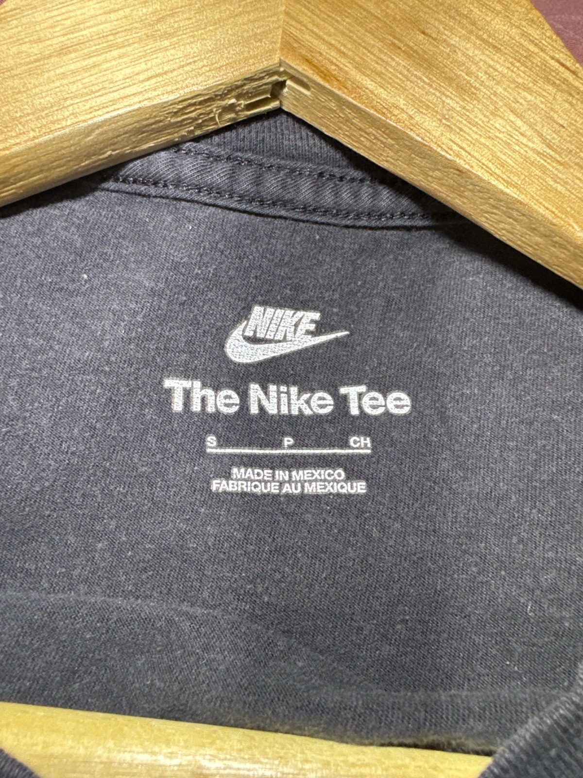 Nike The Nike Tee Black S Men&rsquo;s Short Sleeve Graphic Logo T-Shirt