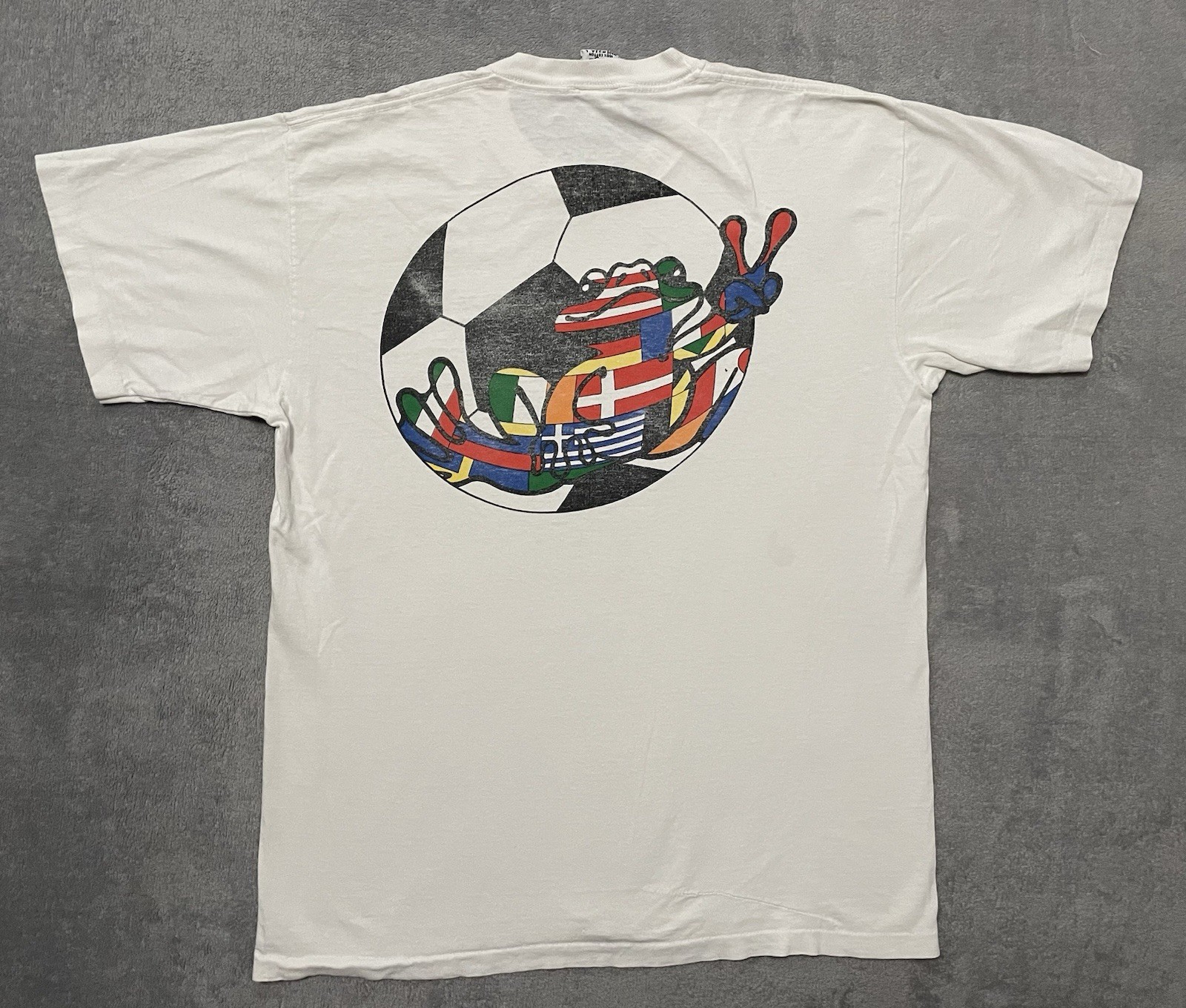 Vintage Peace Frogs Soccer Flags Graphic T Shirt USA Made White Adult Large READ