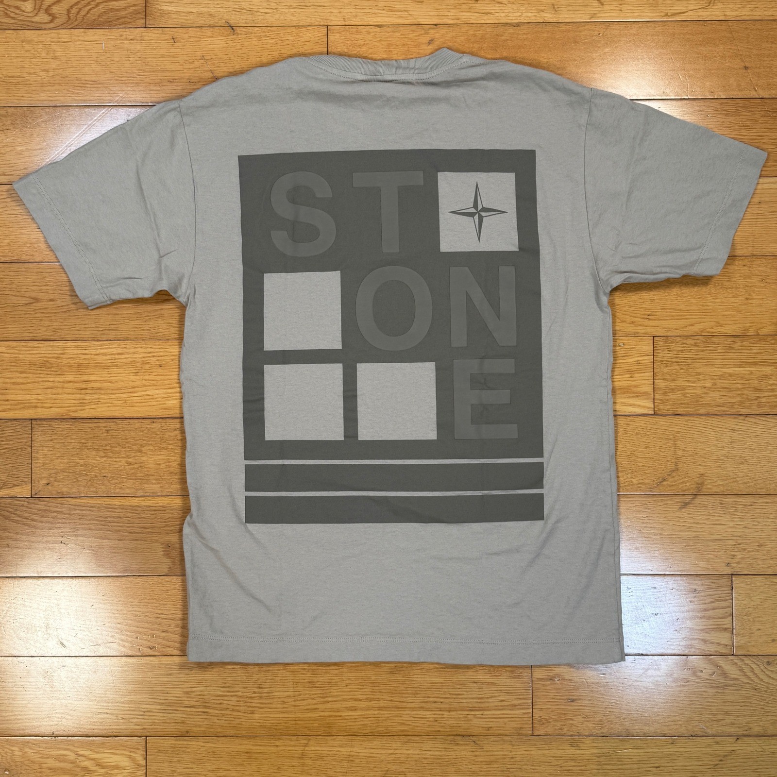 Stone Island Mens Graphic Back Logo T-Shirt Taupe Grey Small 78152NS94