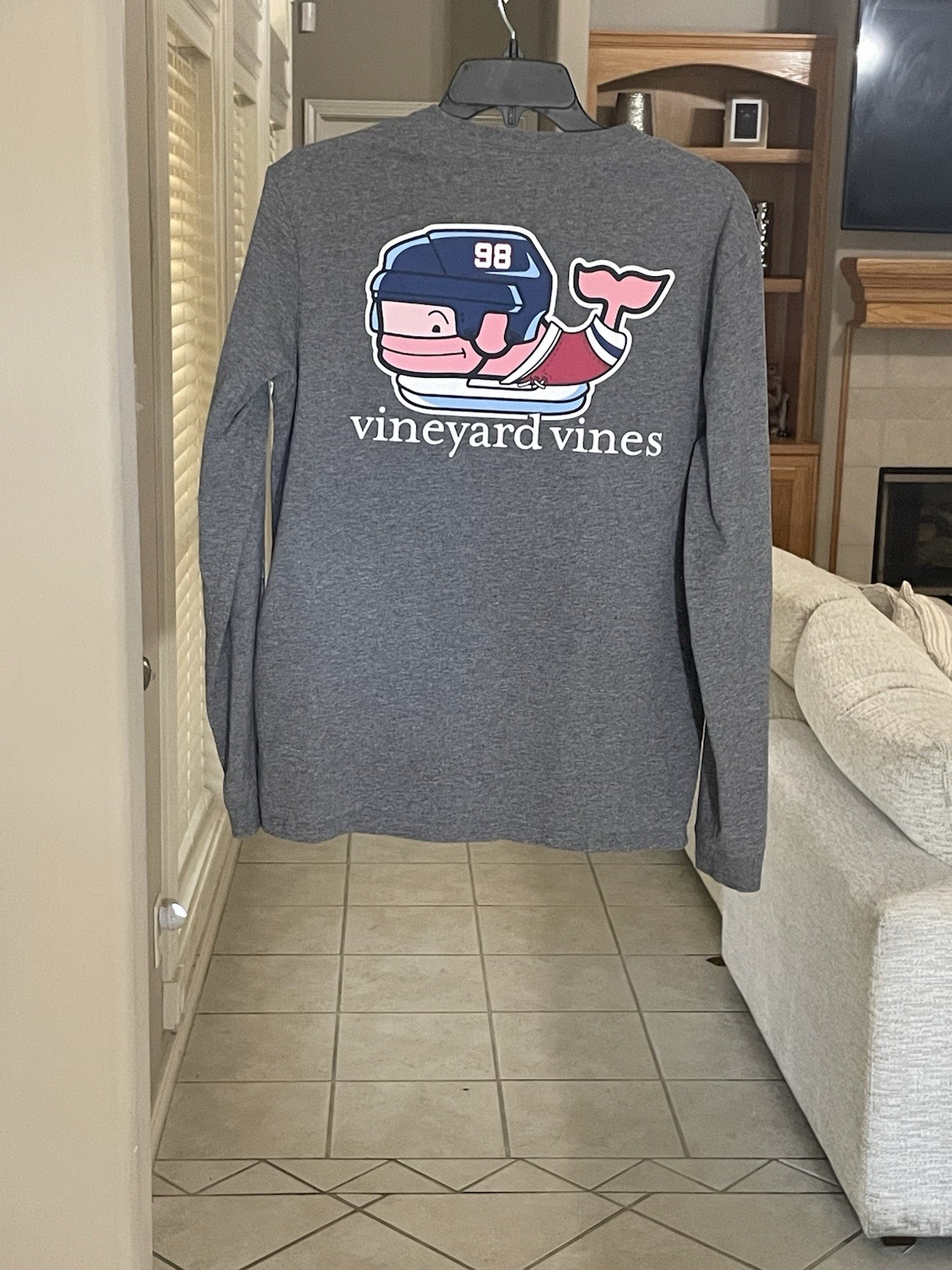 Vineyard Vines Gray Long Sleeve Pocket Tee Shirt Small Navy Pink Whale Graphic