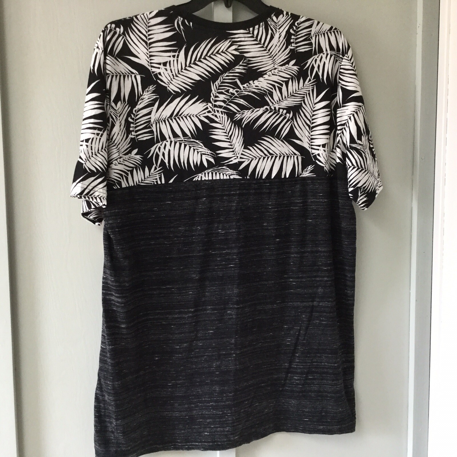 Young Mens The Foundry Supply Company Size XL Crewneck T-shirt Black Palm New