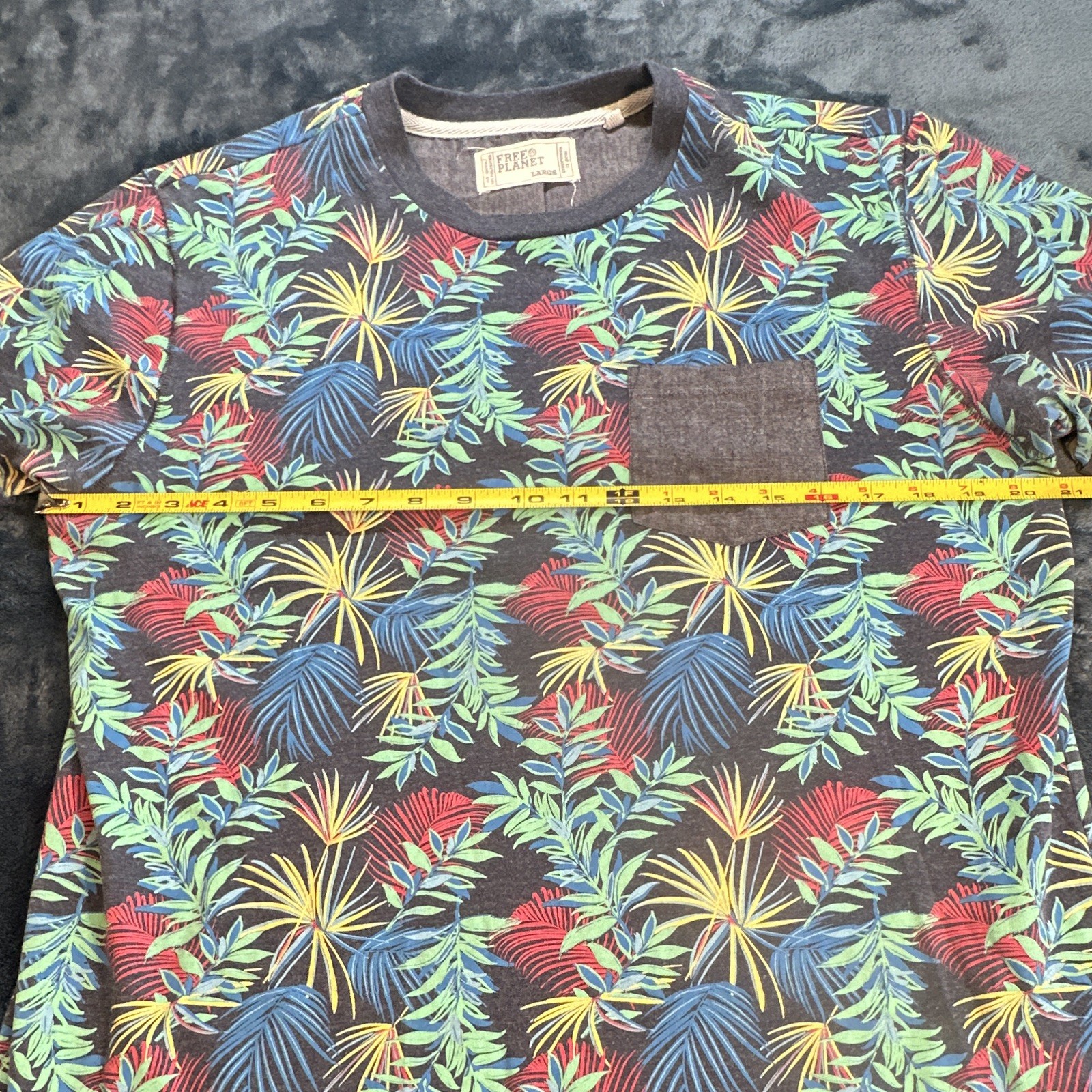 Free Planet Regular Fit Crew Neck Short Sleeve Pocket T-Shirt Tropical Floral L