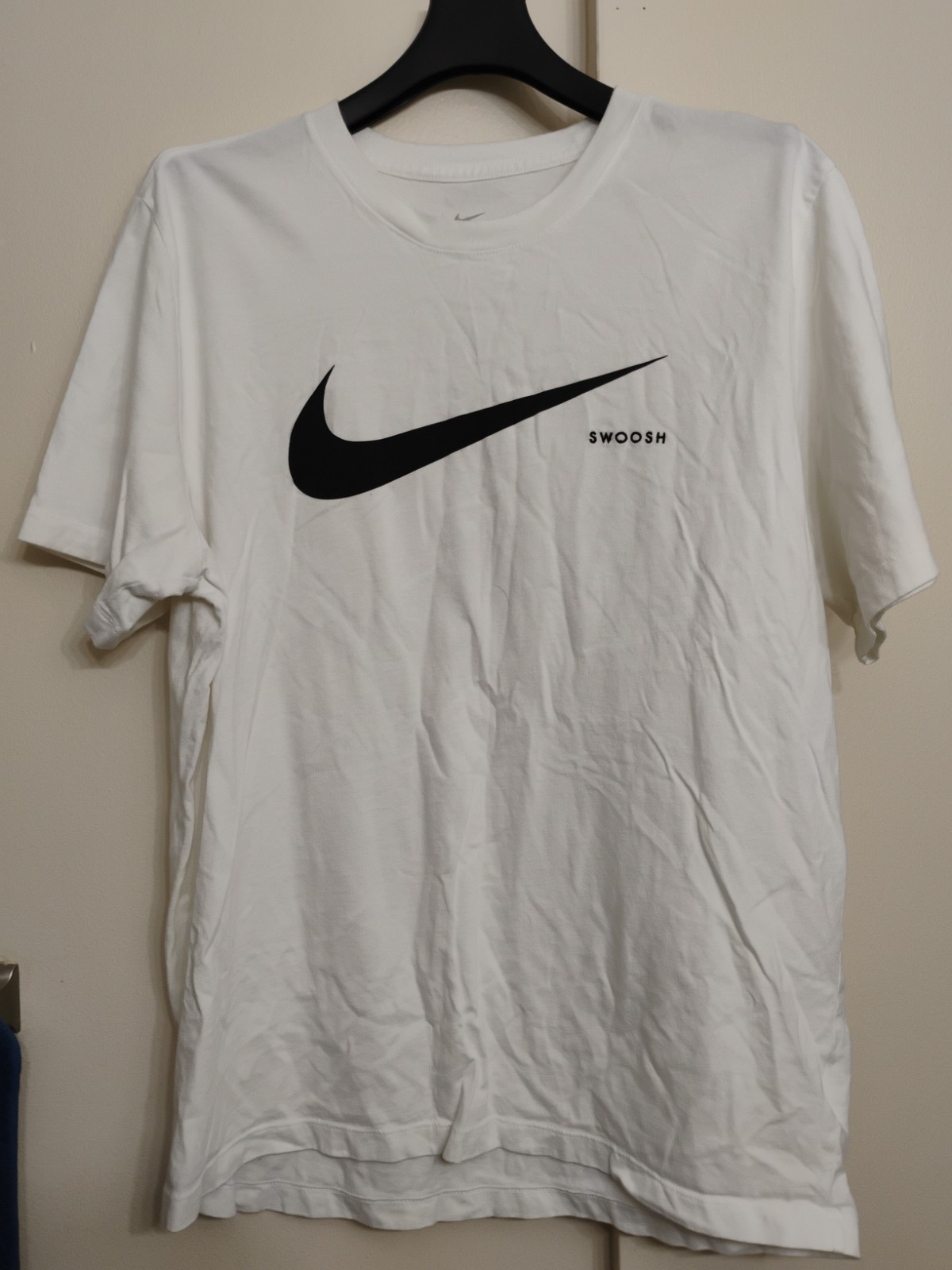 The NIKE Tee Swoosh 100% cotton T-Shirt~mens~Athletic White Short Sleeve Size L