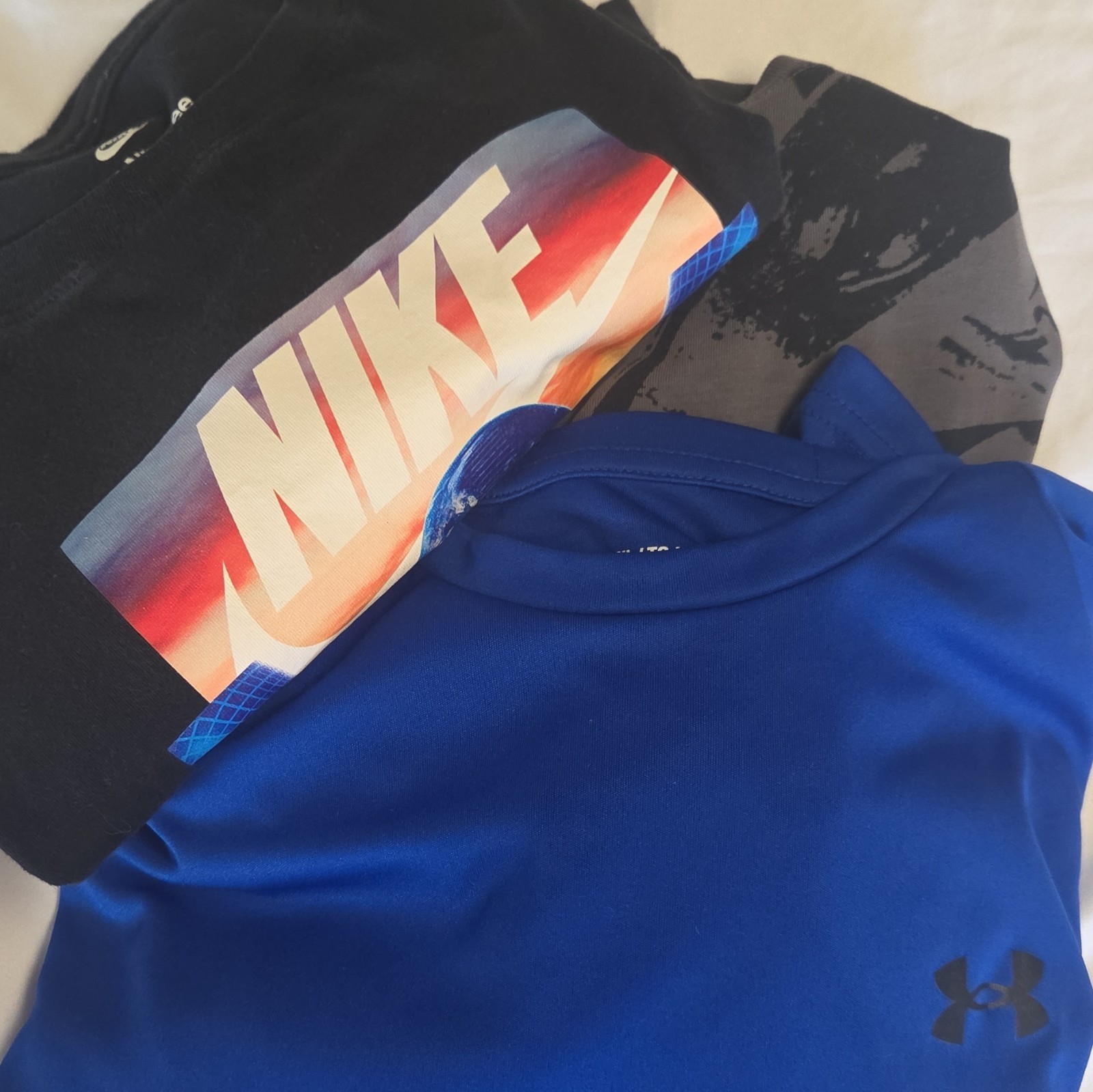 Lot Of 3 Men’s Nike Under Armour T-shirts Size XL Preppy Trendy Comfort Graphic