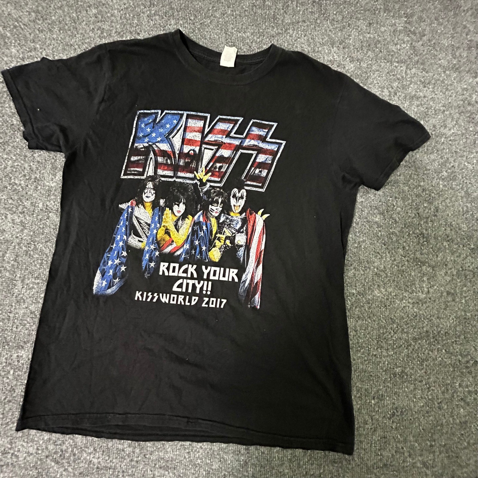 KISS T-Shirt Mens Size L Black Rock Your City Kissworld 2017 Tour Graphic Tee
