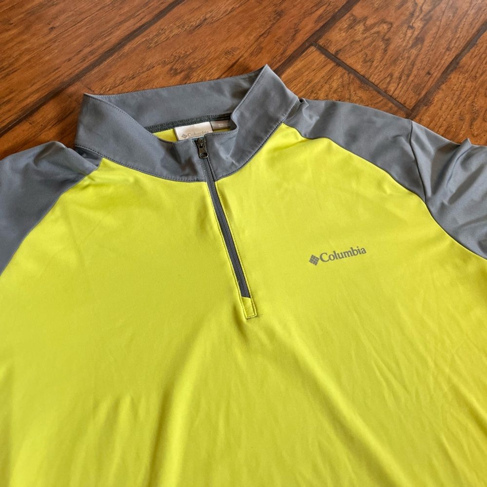 Columbia long sleeve Tee mens XL Omni Wick 1/4 zip shirt yellow gray performance