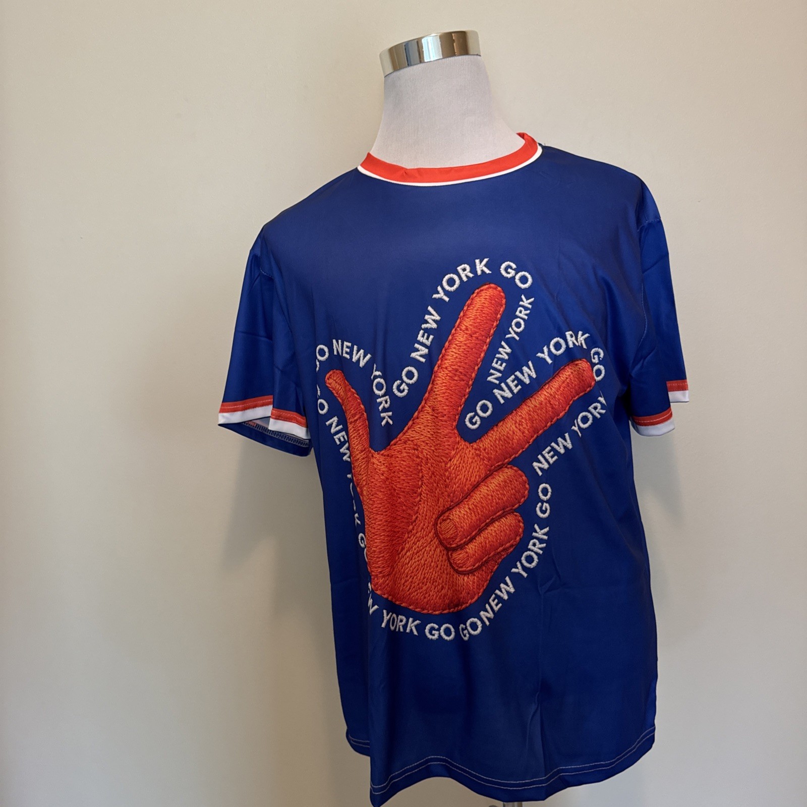 « GO NEW YORK GO NEW YORK GO » New York Knicks Inspired Unisex classic tee