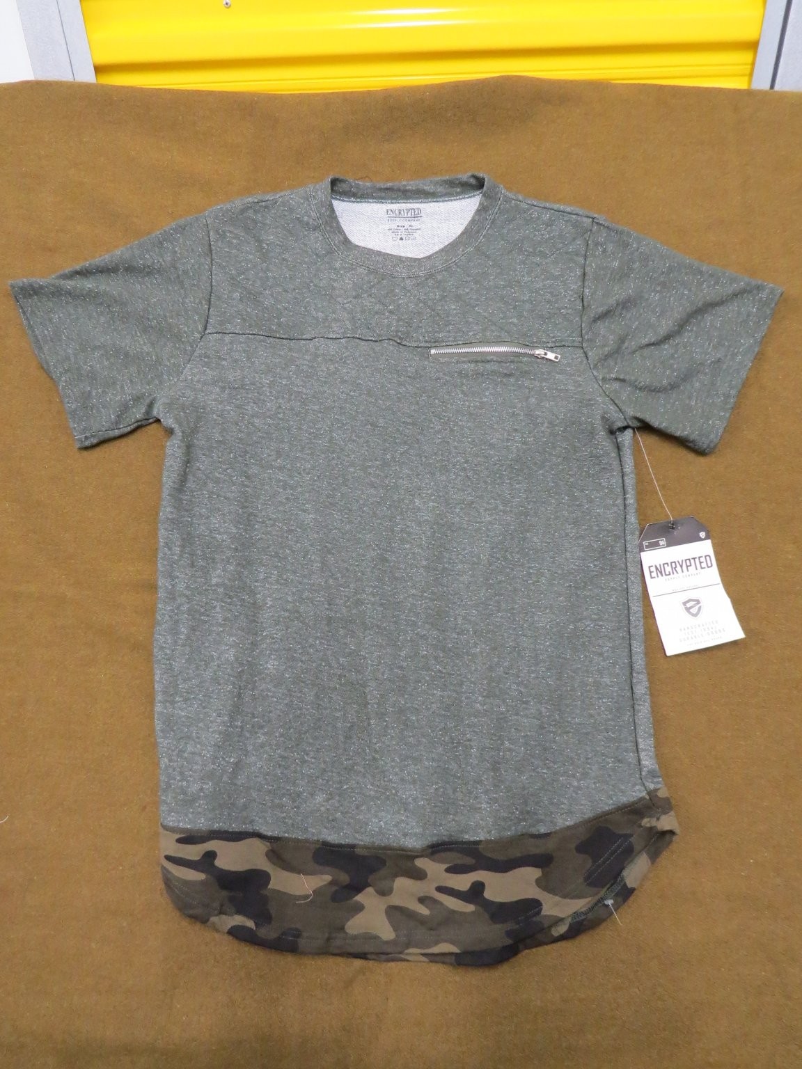 ENCRYPTED Men&rsquo;s T-Shirt Olive Camo XL Zipper Pocket Curved Hem Cotton Blend