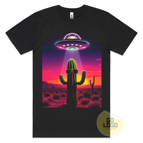 Funny DESERT CACTUS UFO Alien Invasion Cool Sci Fi T-Shirt for Gift Idea Tee Top