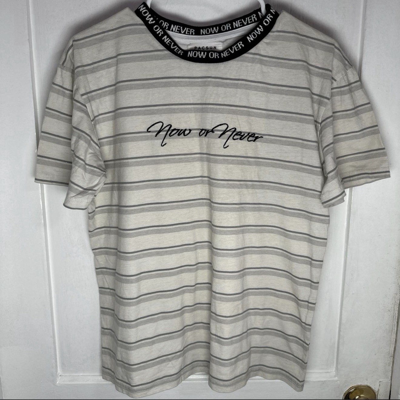 PacSun Men’s S White/Gray/Black Striped « Now or Never » Logo Crew Neck T-Shirt