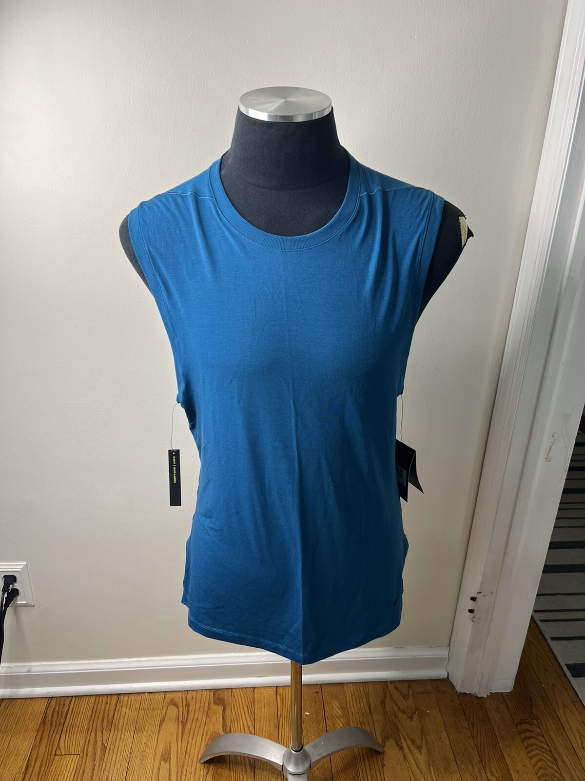AJ8160-304 Nike Yoga Sleveless T-Shirt Sz Large