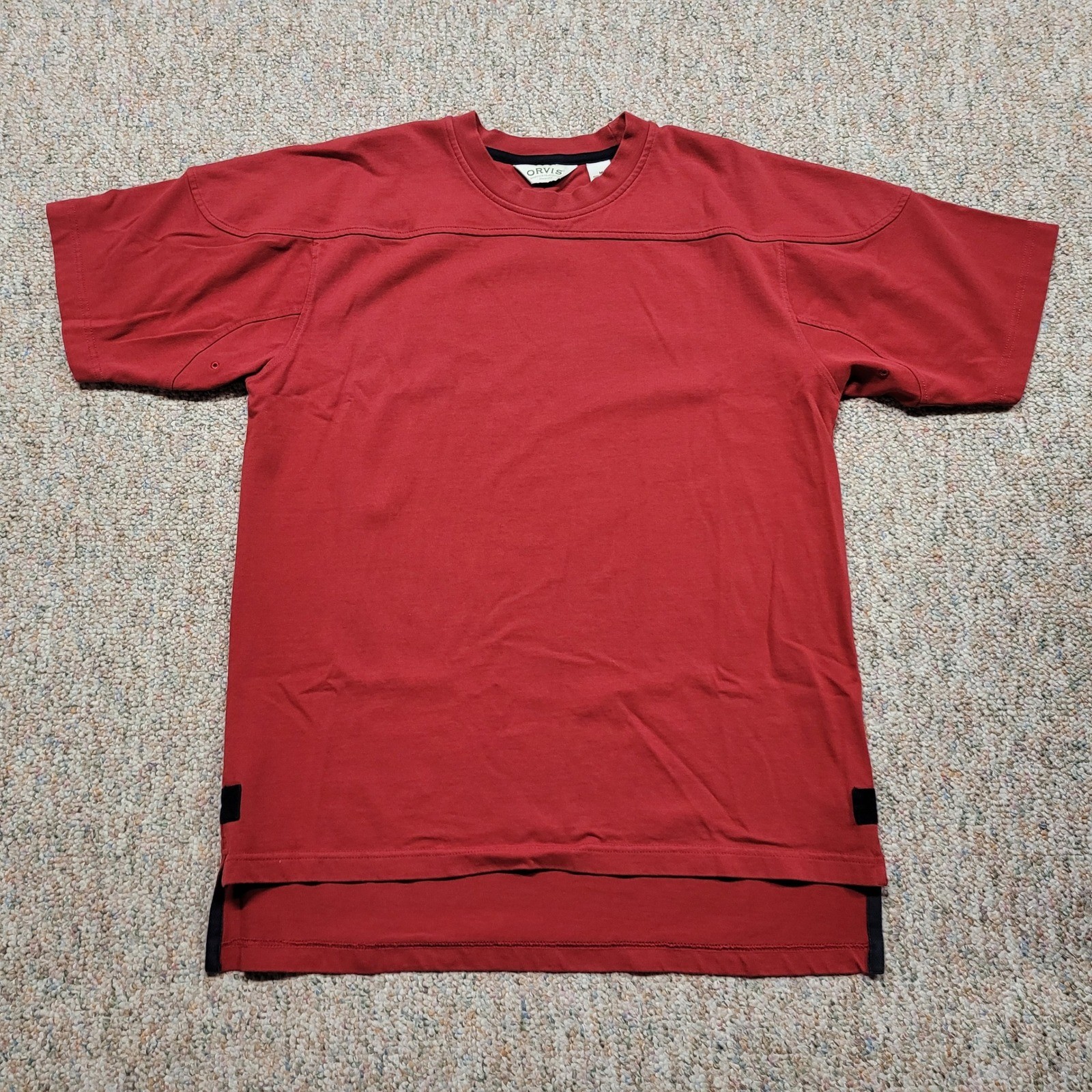 Orvis T-Shirt Mens Medium Red Short Sleeve Cotton Football Yoke Split Hem Tee