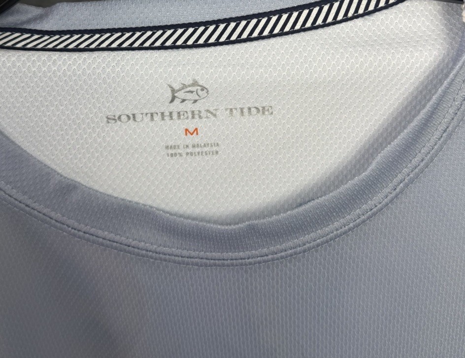 Southern Tide Men’s Medium The Reel Deel Performance Tee – Seagull Grey