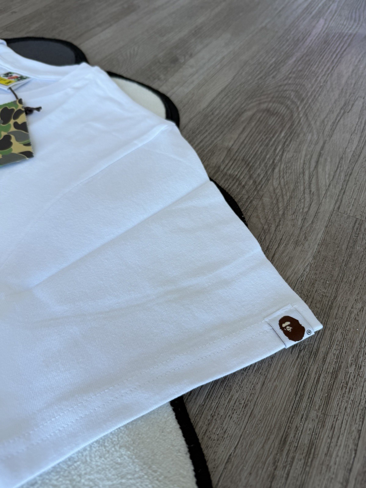 A Bathing Ape BAPE Men&rsquo;s M White Ape Head Logo Graphic Crew Neck Tee