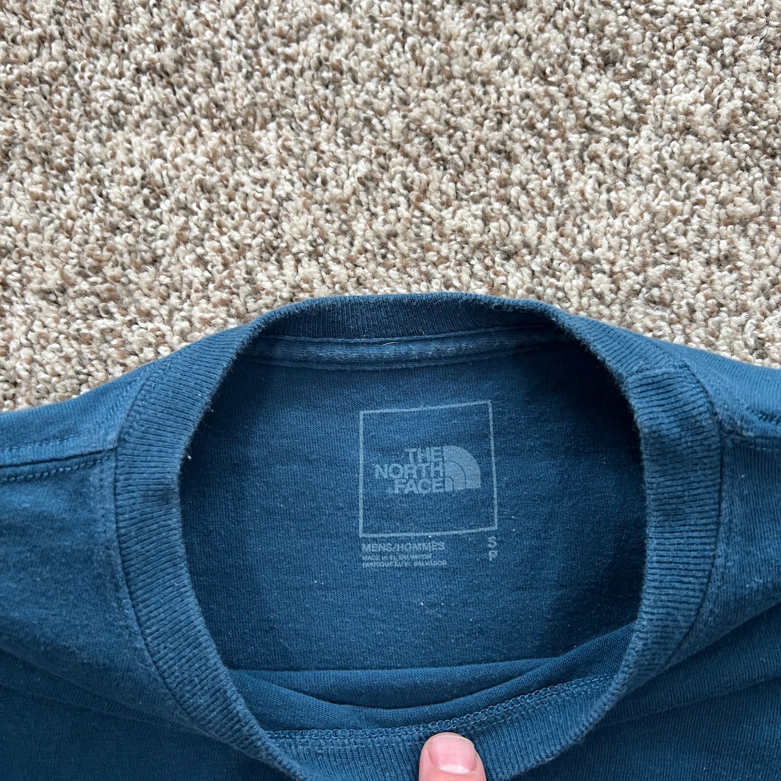 The North Face « Never Stop Exploring » Blue T-shirt Adult size Small Hike Cotton