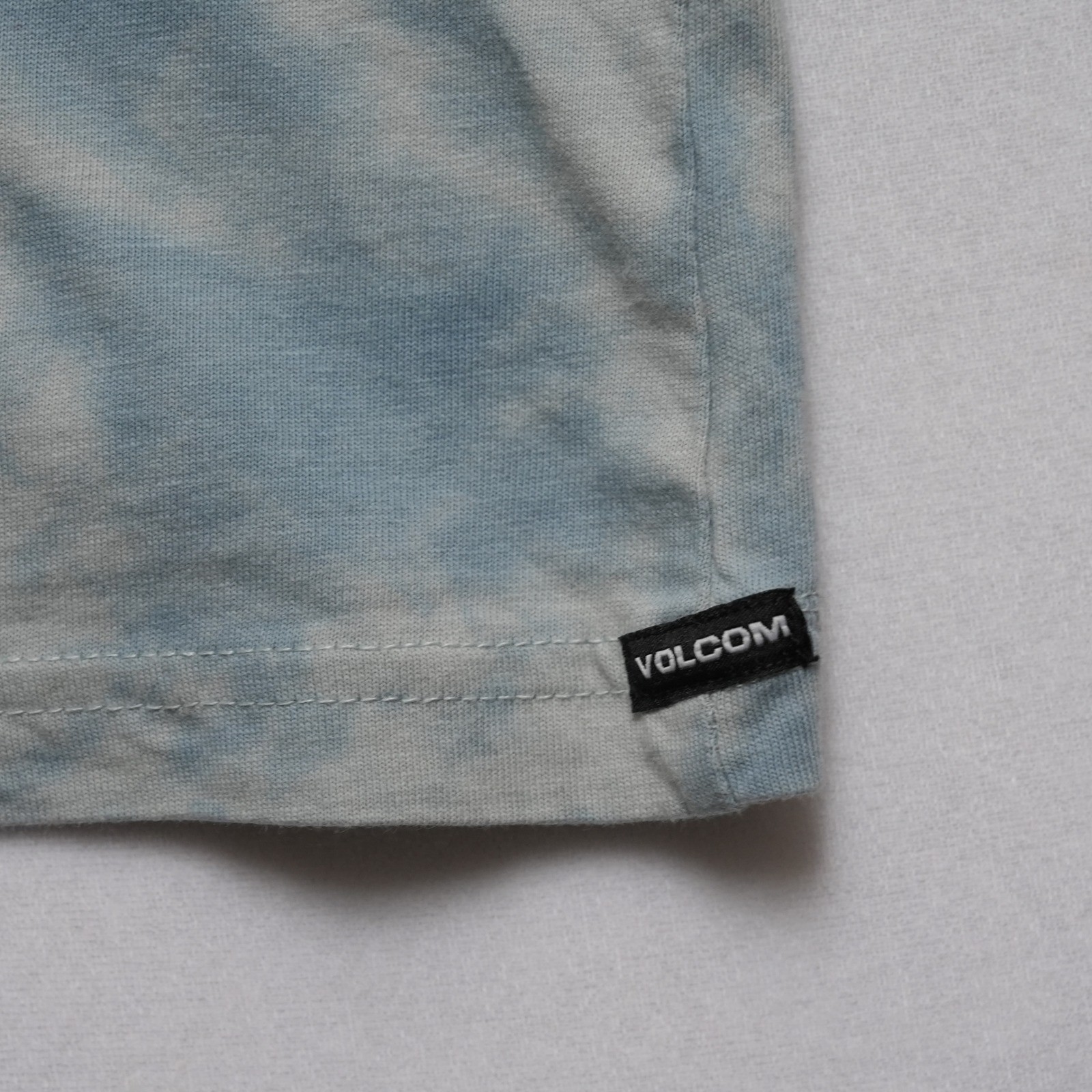 Volcom Stone Dye T-Shirt Mens Large Celestial Blue Tie Dye Modern Fit A5232200