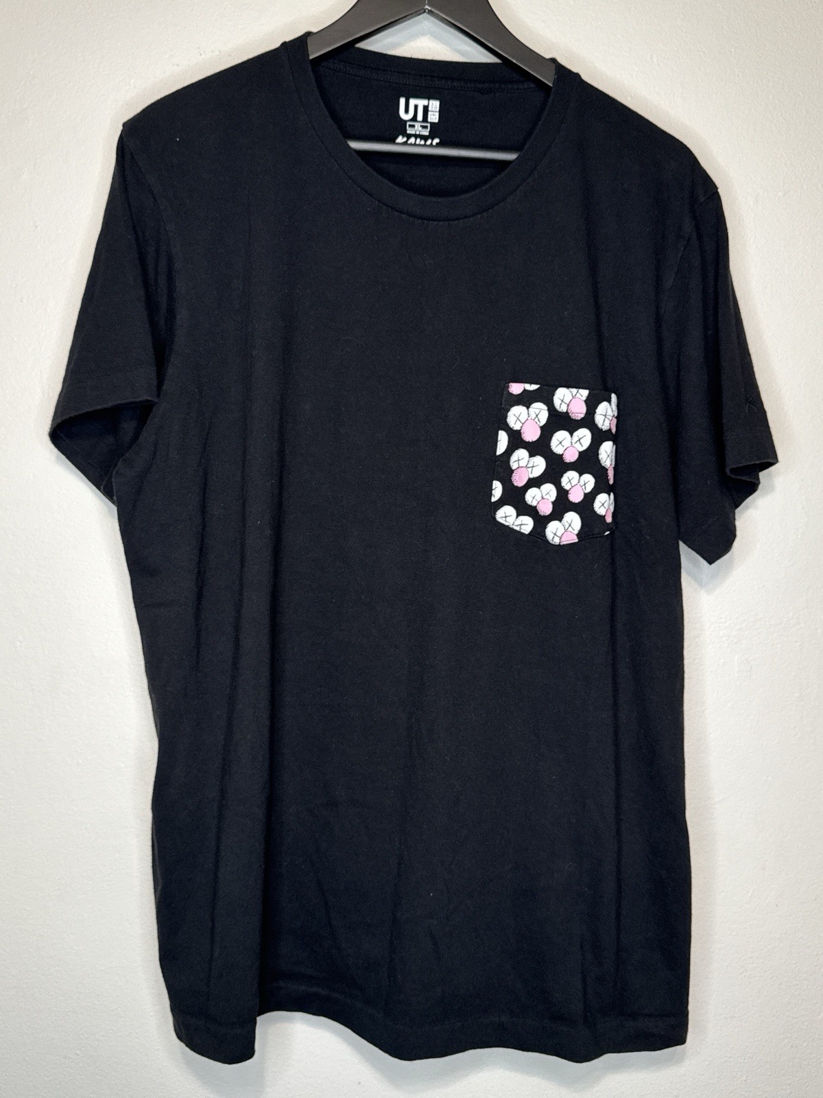 Uniqlo KAWS UT Pocket T Shirt Mens XL Black BFF Streetwear Tee