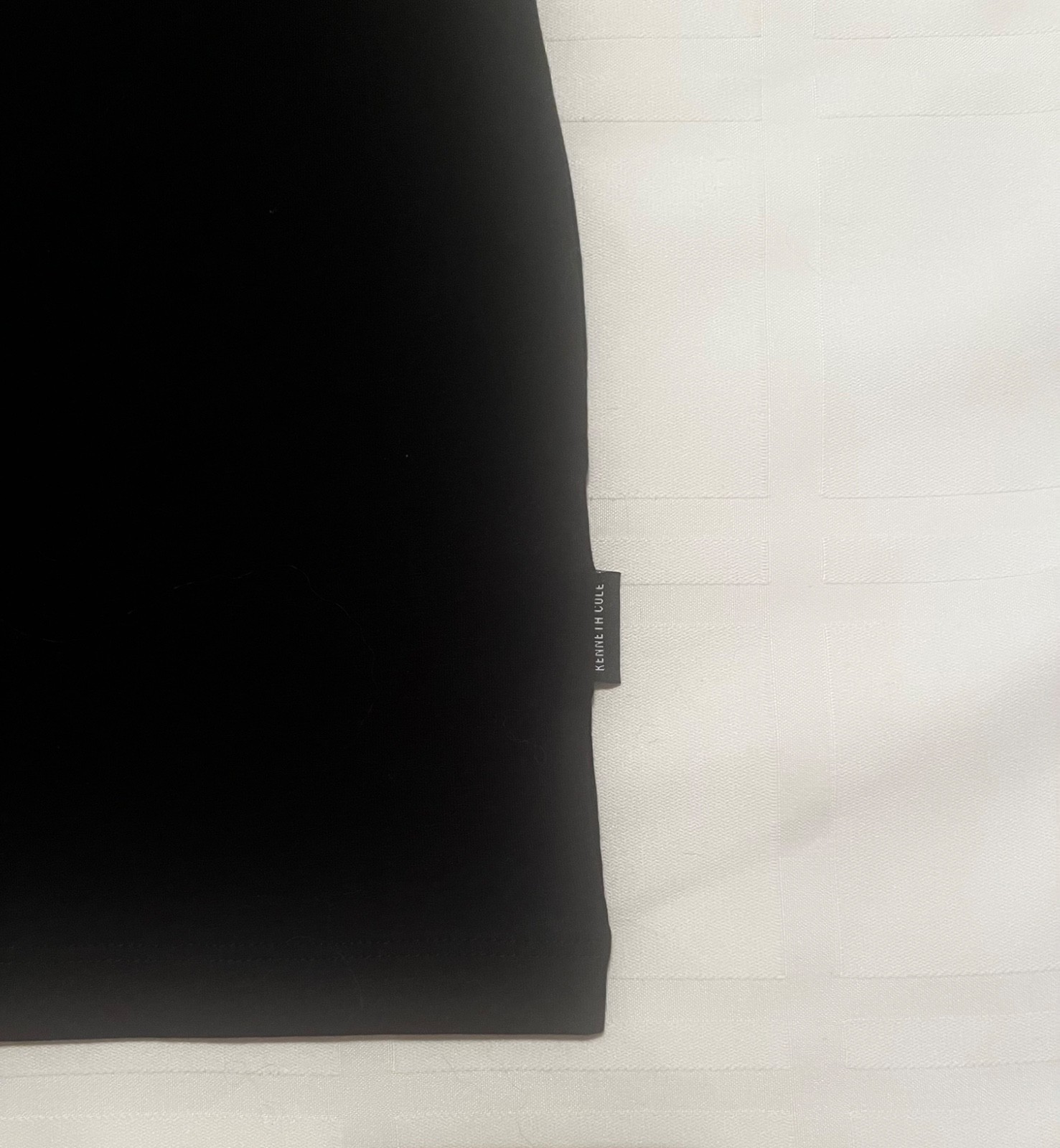 KENNETH COLE ROUND NECK BLACK UNWORN w/ TAGS SHORT SLEEVE- Size L ORIGINALLY $49