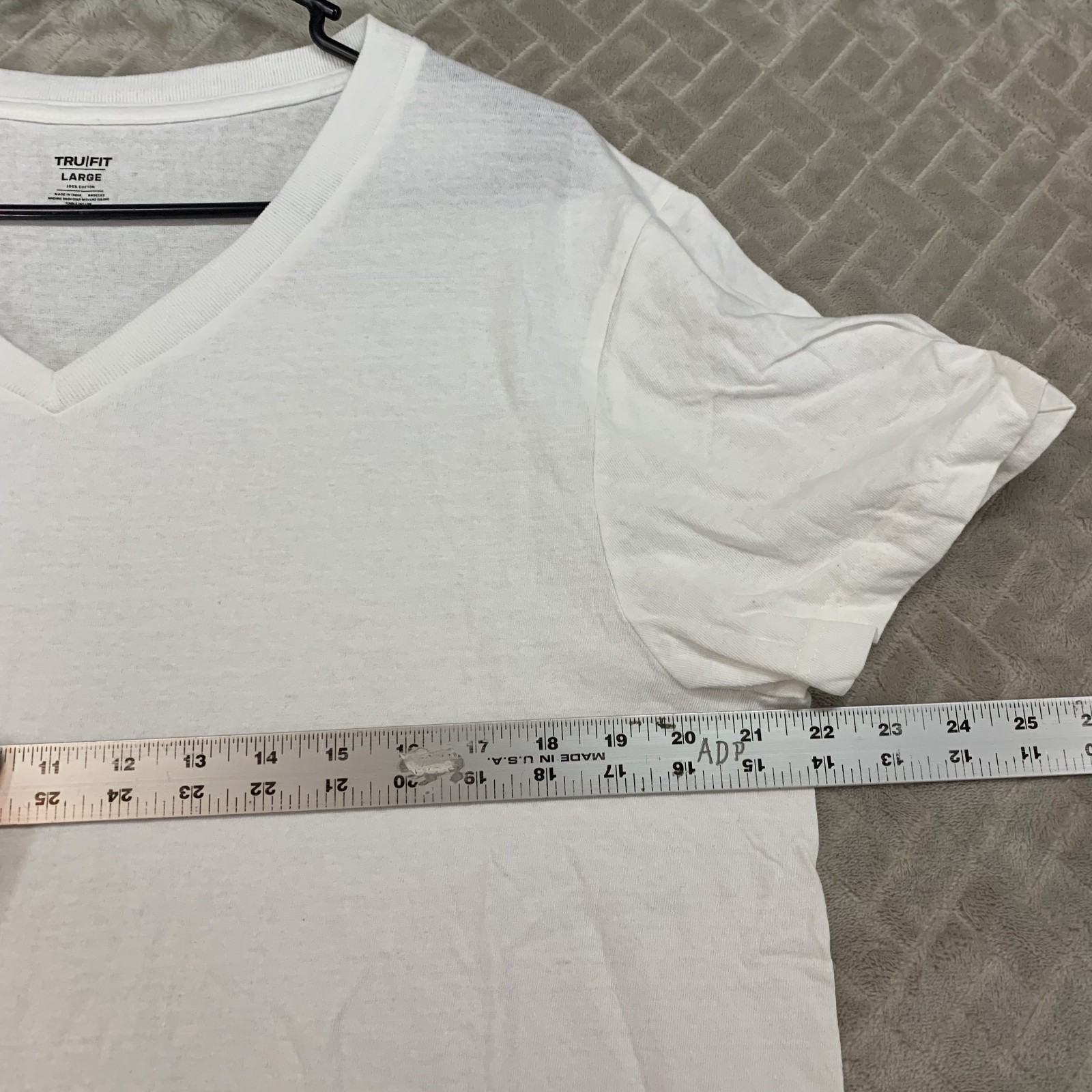 Tru Fit T-Shirt Mens Large White V Neck Short Sleeve 100% Cotton Classic Boxy