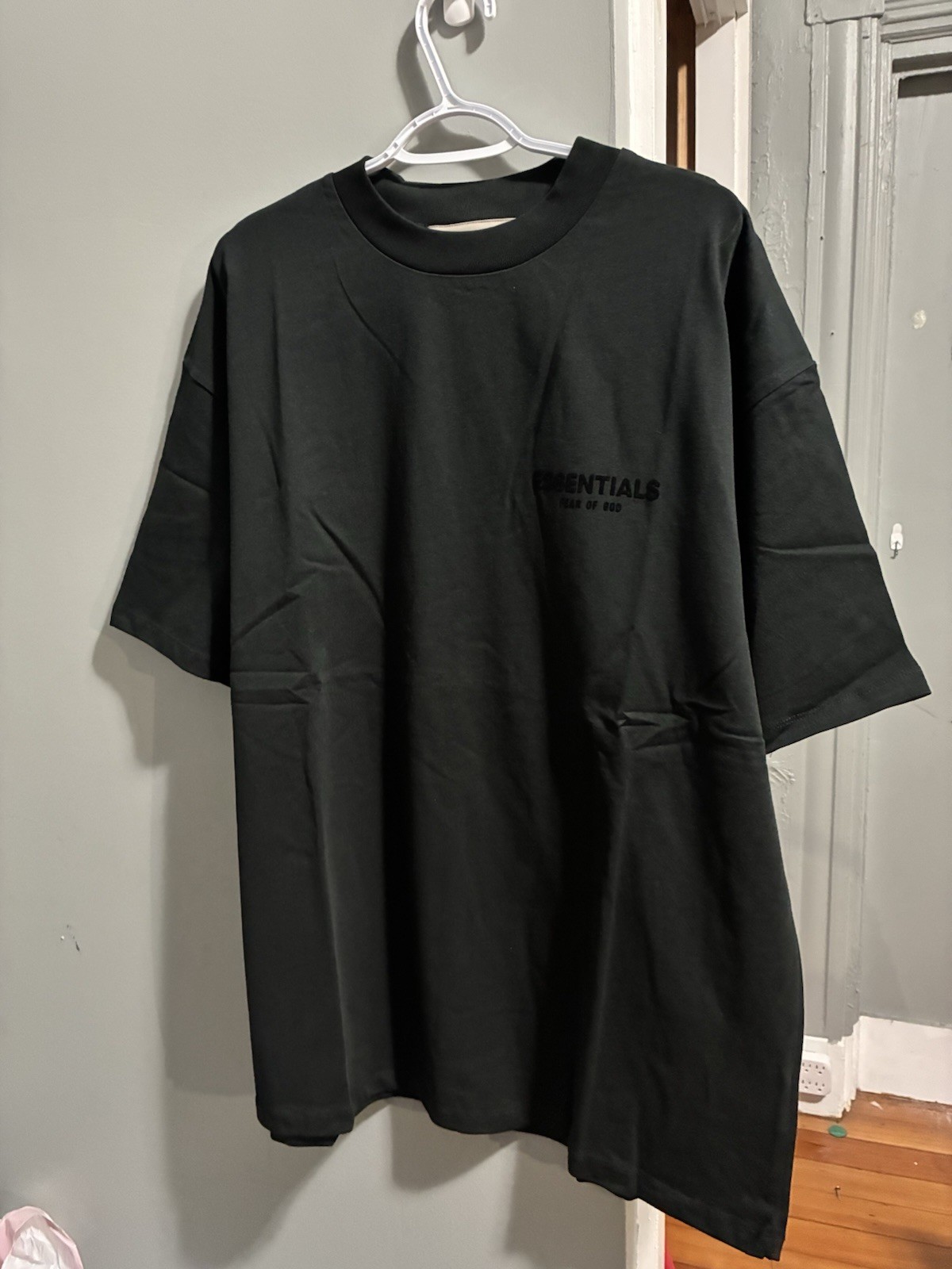 Essentials Fear of God Men&rsquo;s Black Logo Crew Neck Short Sleeve T-Shirt L