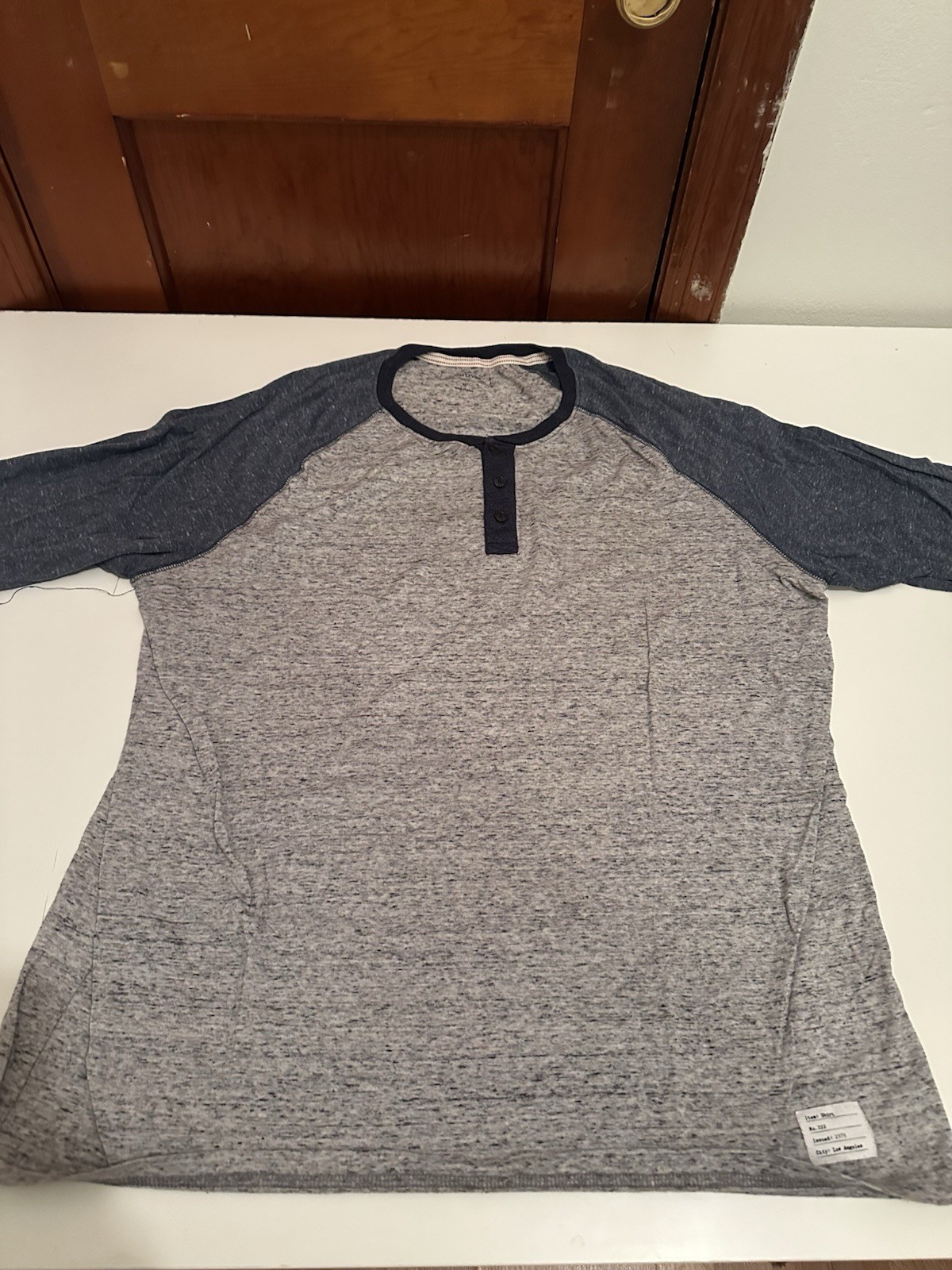 Adam Levine Gray & Maroon 3/4 Sleeve Henley Raglan Shirt Men’s Size S