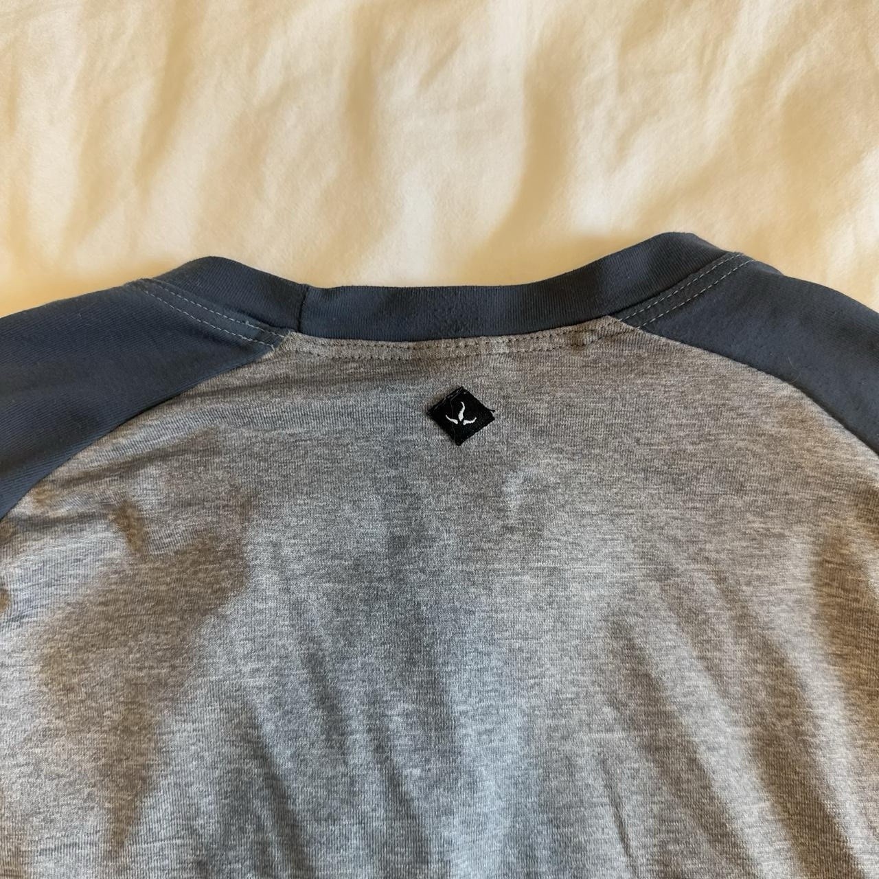 Vintage prAna Long Sleeve Raglan Shirt Small S Gray Blue Floral Spellout Graphic