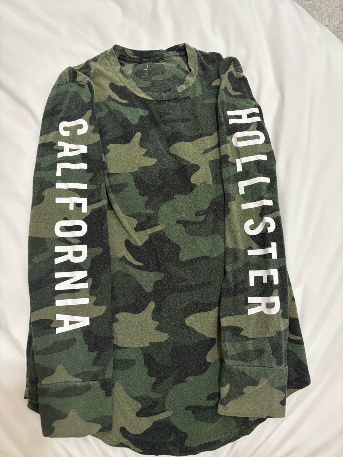 Hollister Men’s Green/Black Camo Long Sleeve Crew Neck Logo T-Shirt Size S