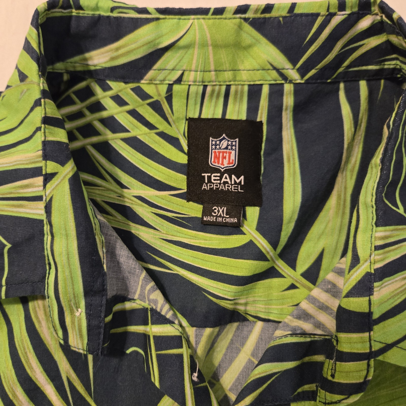 Seattle Seahawks Hawaiian Shirt Mens 3XL NFL Team Apparel Button Up Green