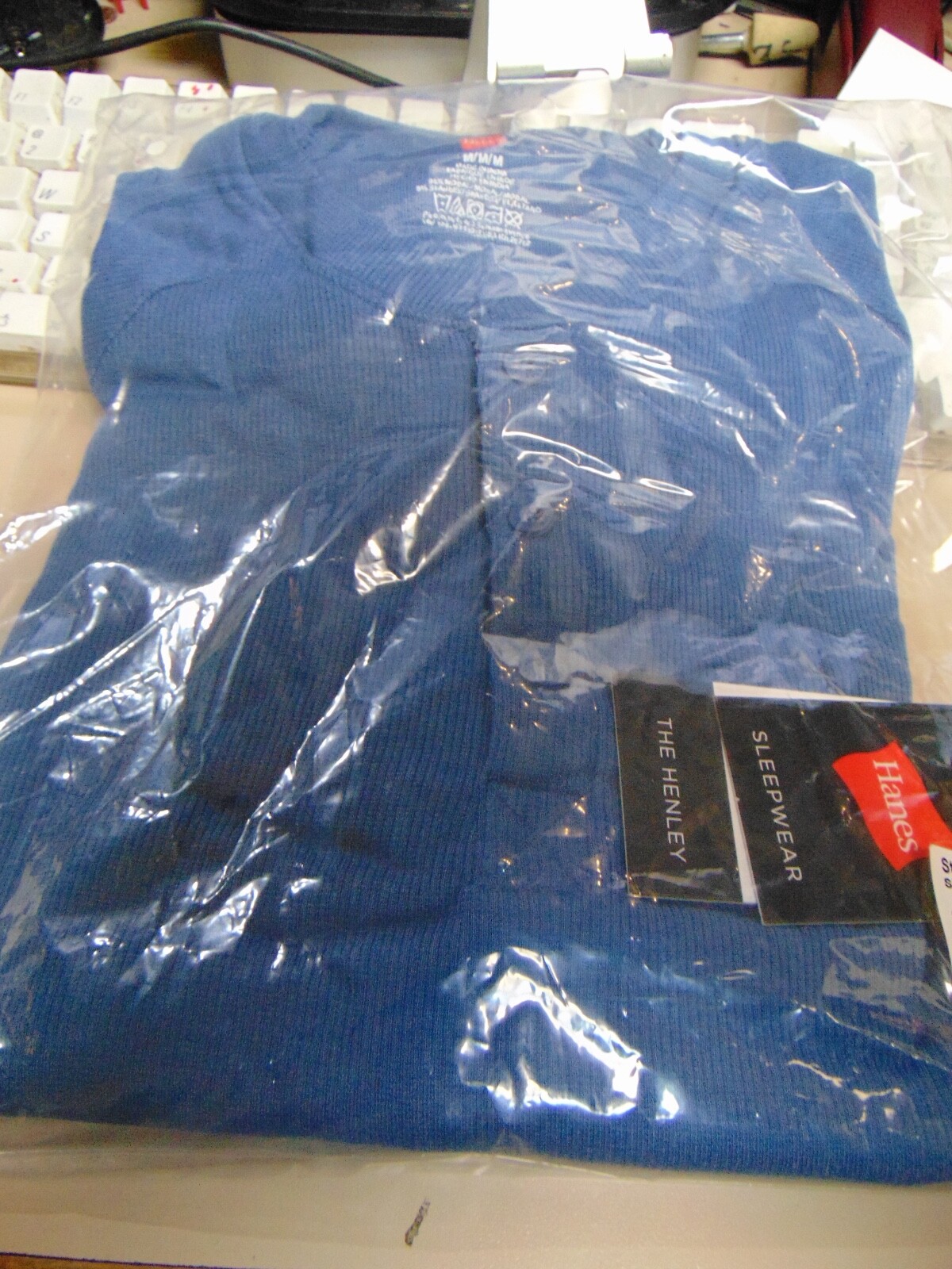 Hanes Men&rsquo;s Long-Sleeve Henley Shirt SLEEPWEAR 95% cotton 3 button LARGE SOFT