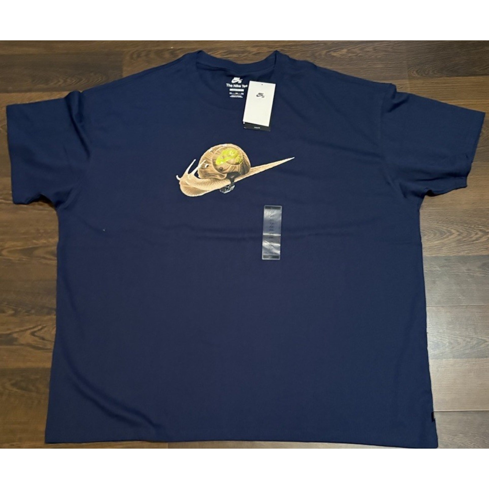 NEW NIKE SB « Snail Tee » MEN&rsquo;S MIDNIGHT NAVY YELLOW SHIRT Sz 2XL FZ5283-410
