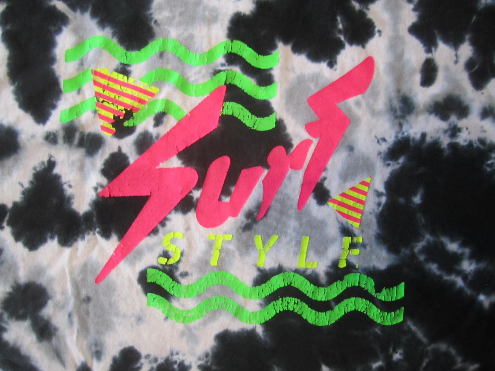 Retro Vintage Surf Style Tie-Dye T-Shirt – Black/Gray/White – size Large