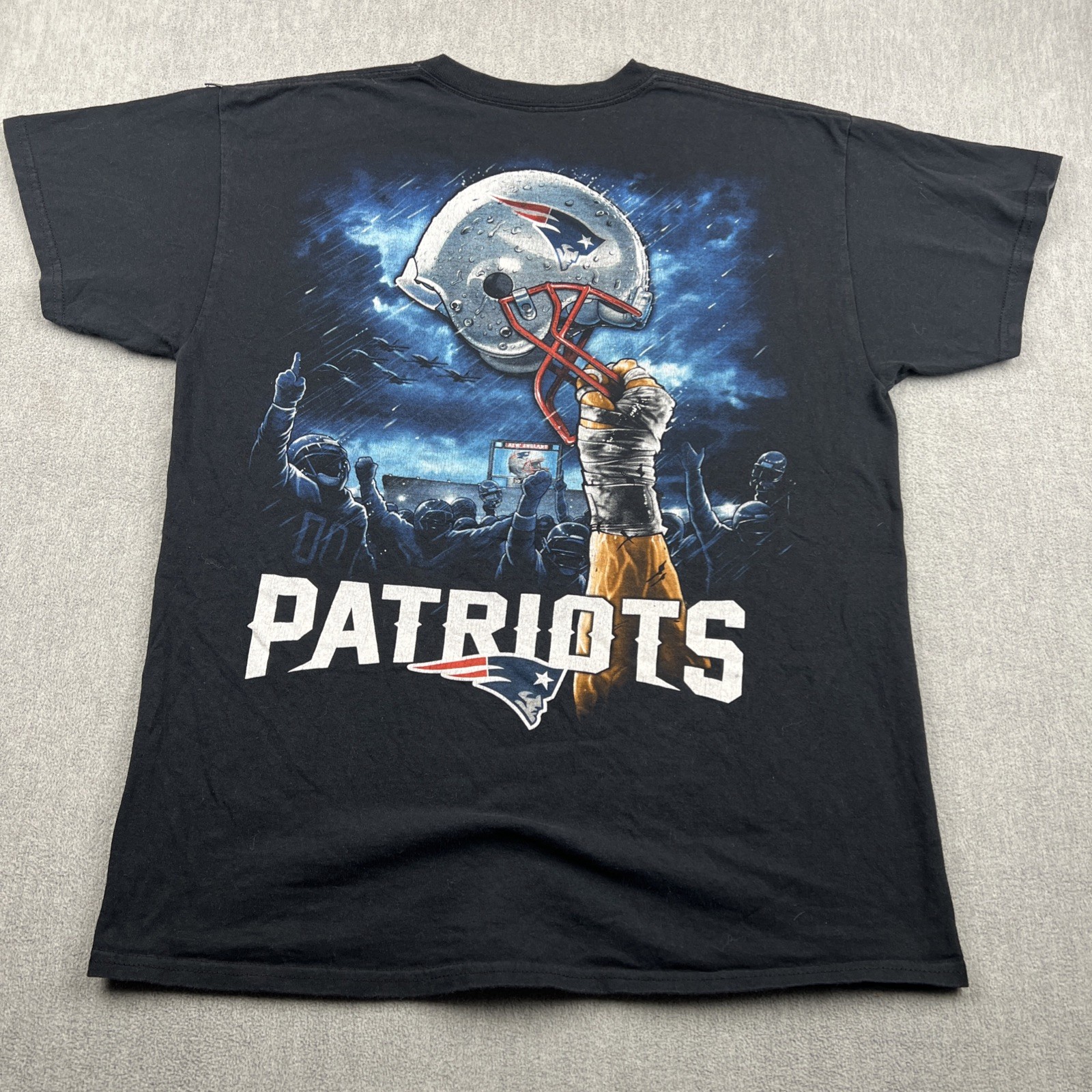 Majestic New England Patriots T-Shirt Sz L NFL Super Bowl Champions Big Logo