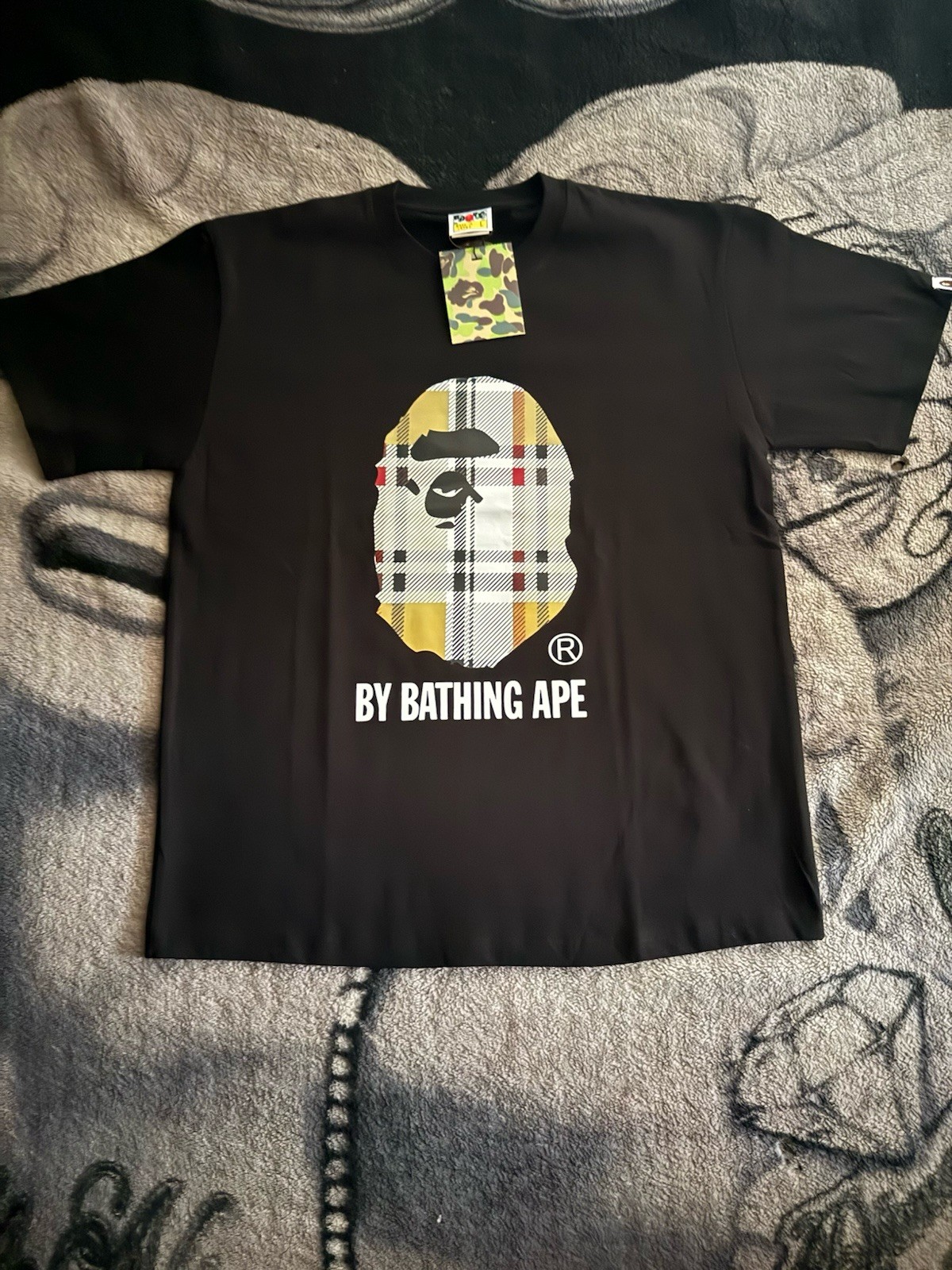Bape Men&rsquo;s Short Sleeve T-Shirt Graphic Print Size L