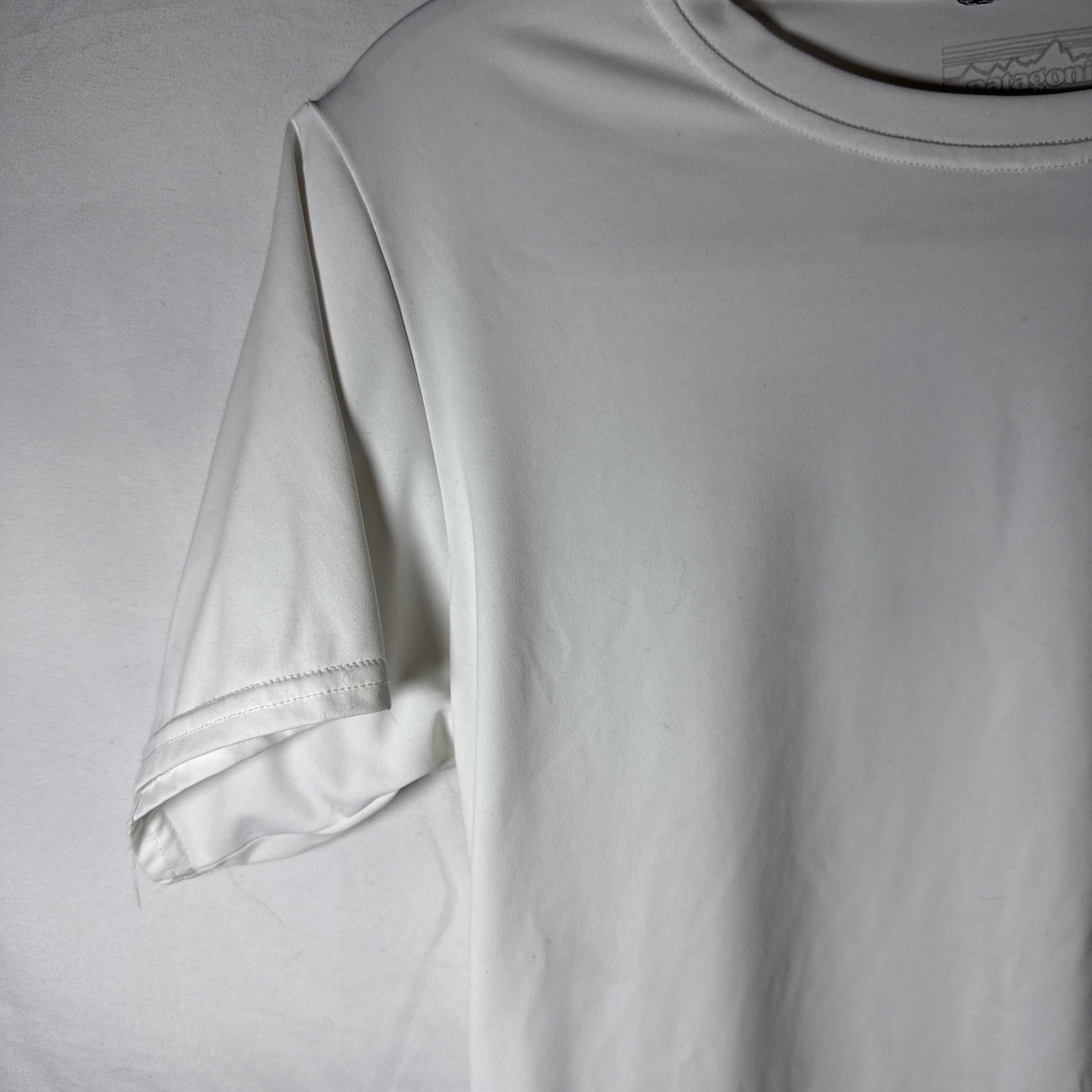Patagonia Shirt Mens SMALL Short Sleeve Crew Neck White SWIMP SHIRT 50+ UPF 2Z