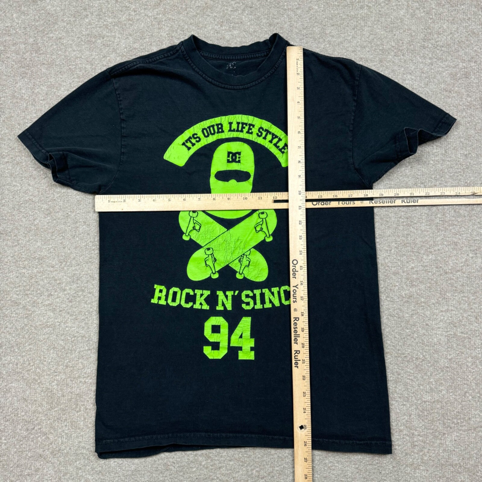 DC Shoes T Shirt Men&rsquo;s Size S Black Short Sleeve Y2k Skateboarding Graphic Tee