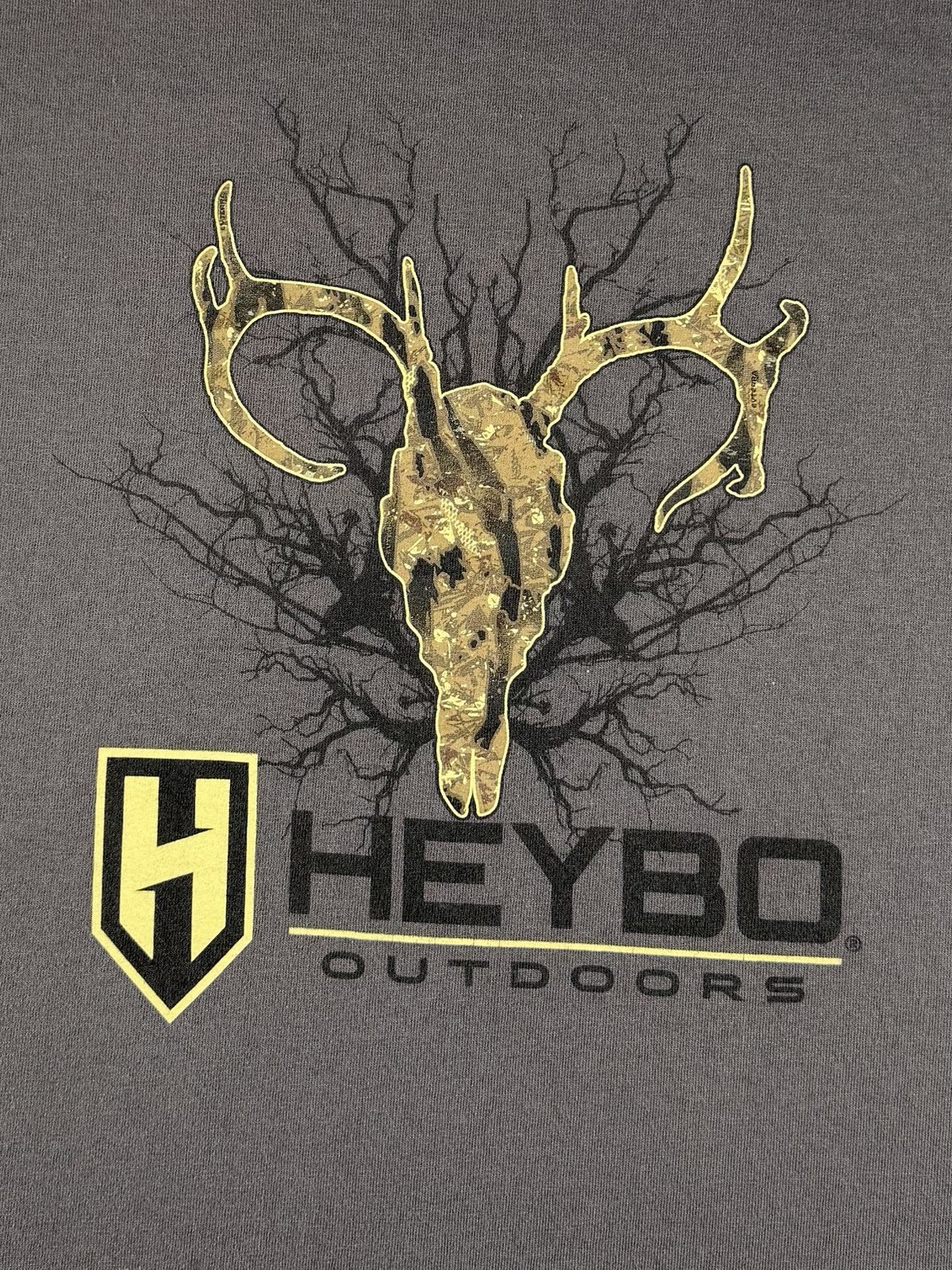 Heybo Outdoors Men’s Gray Buck Skull Graphic Print Logo Short Sleeve Tee, 3XL