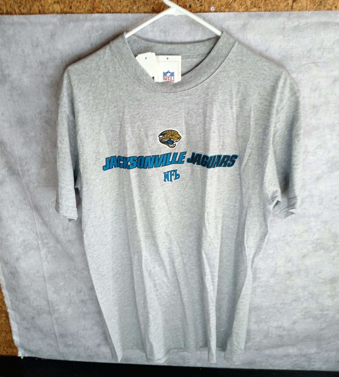 NFL Jacksonville Jaguars T-Shirt Size M Gray Football Graphic Cotton Mens