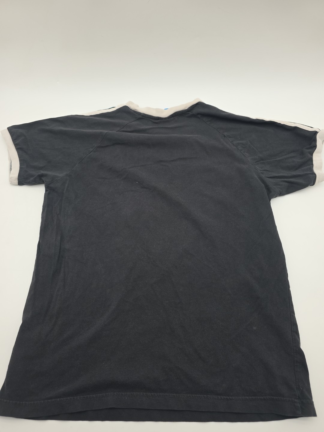 Adidas T-shirt Men Black Medium Graphic Print Logo Tee. #45929