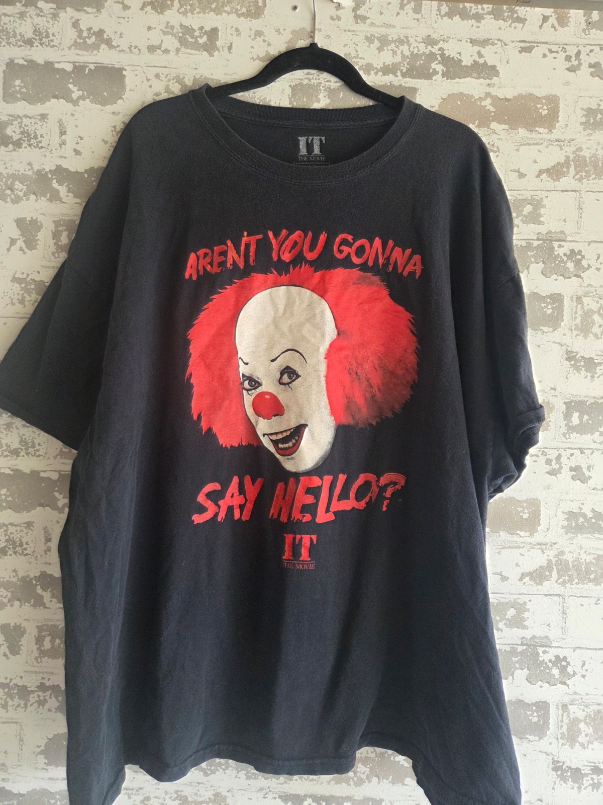 IT the Movie Shirt Pennywise « Aren&rsquo;t You Gonna Say Hello? » Graphic T-Shirt black