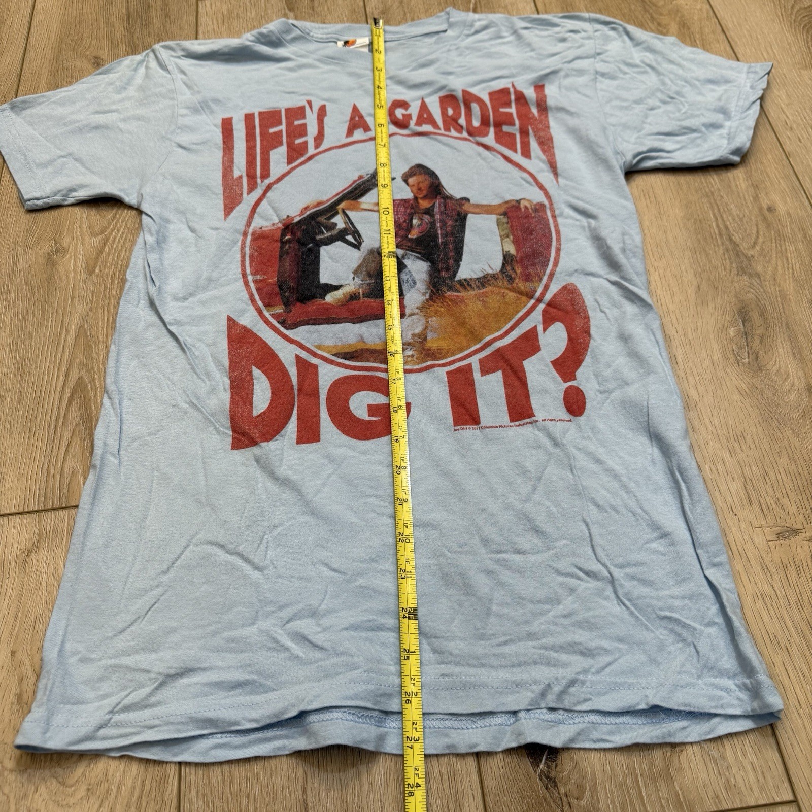 Joe Dirt Graphic T-Shirt Sz M 2011 Columbia Pictures 100% Cotton Life&rsquo;s A Garden