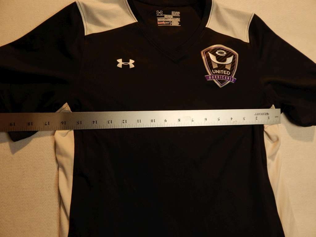 UA Under Armour United Hurricanes Mens Size S semi-fitted heatgear athletic shrt