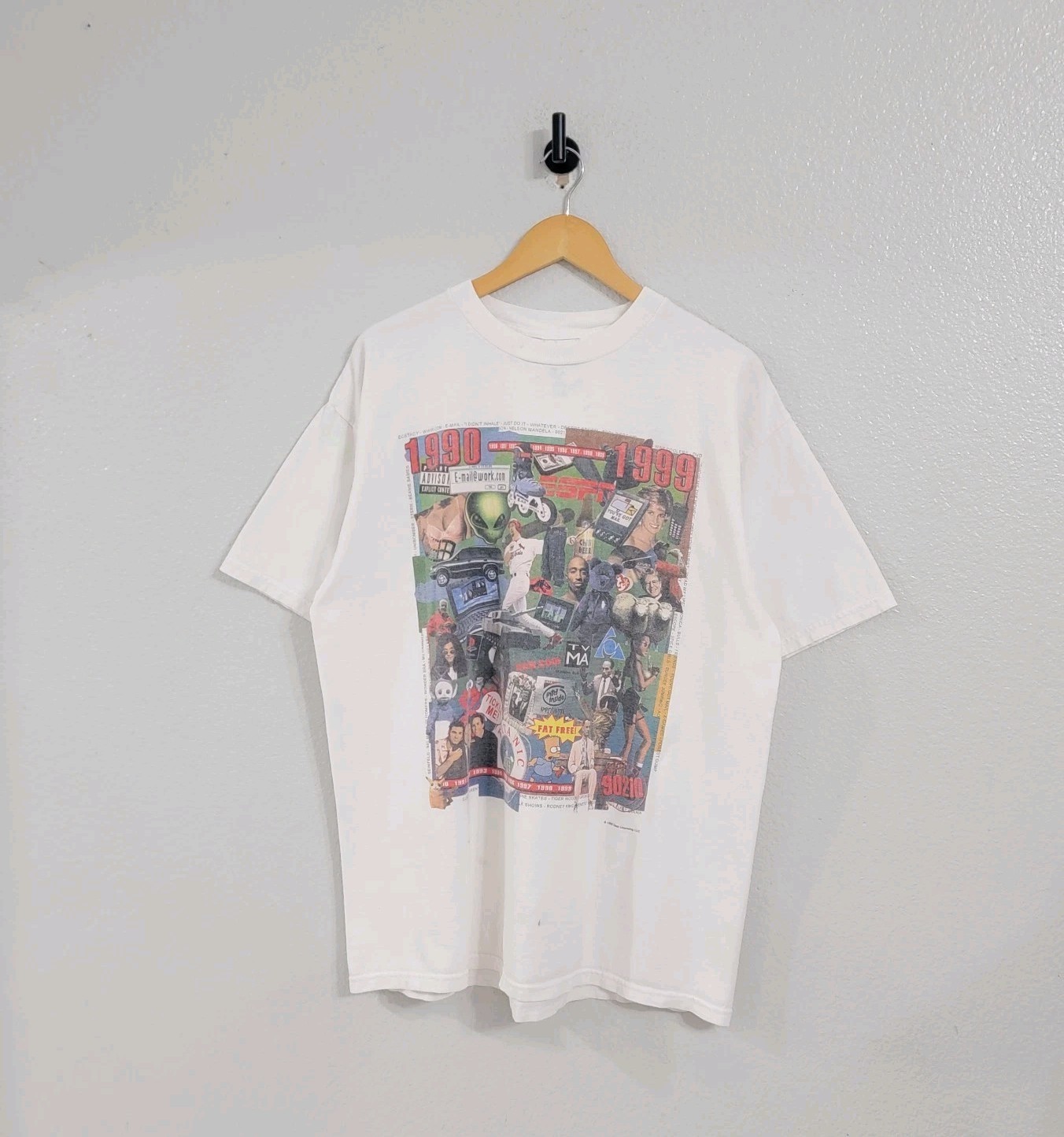 Vintage 1990-1999 Decades Collage Art Nostalgia T Shirt Men&rsquo;s Size XL White