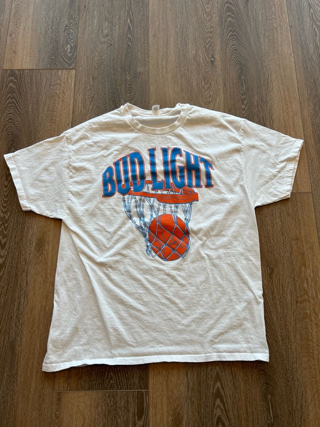 Vintage New York Knicks Bud Light Basketball Graphic T-Shirt Hanes XL
