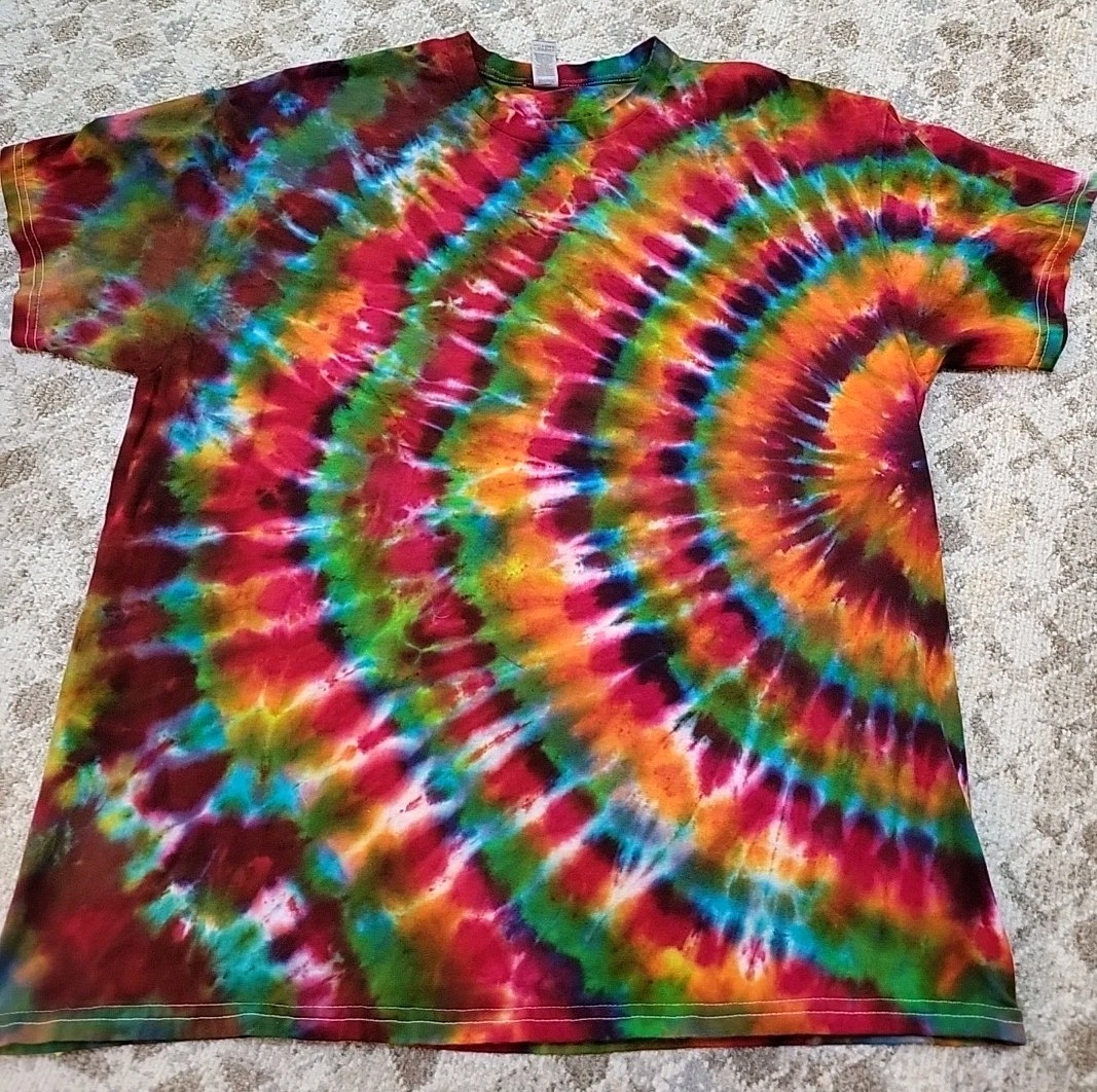 Hand Tie Dyed T Shirt Men&rsquo;s Medium 100% Cotton Pre Washed ShortSleeve Gift #5
