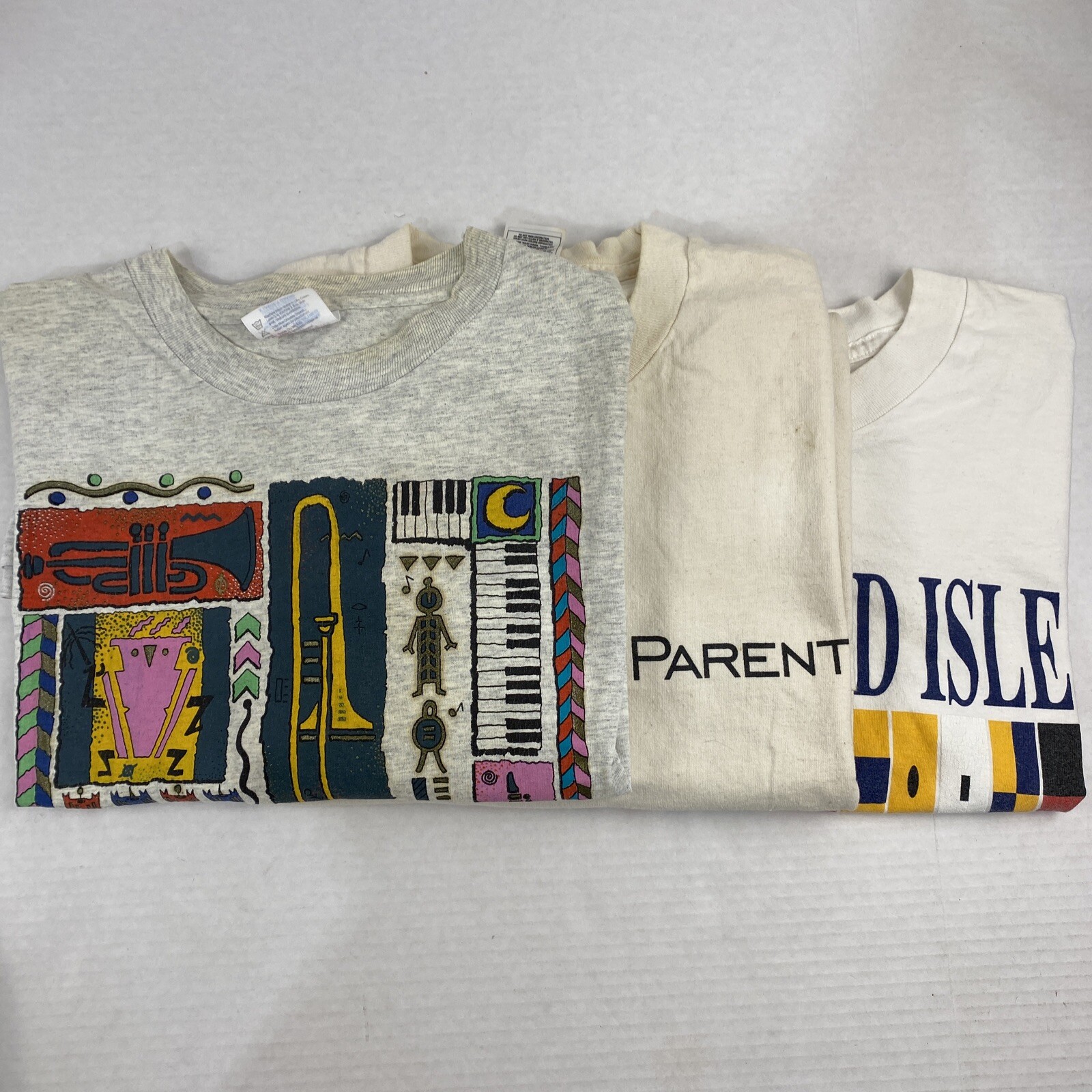 Wholesale Lot of 30 Vintage Short Sleeve Tee Shirts (Sizes In Description)