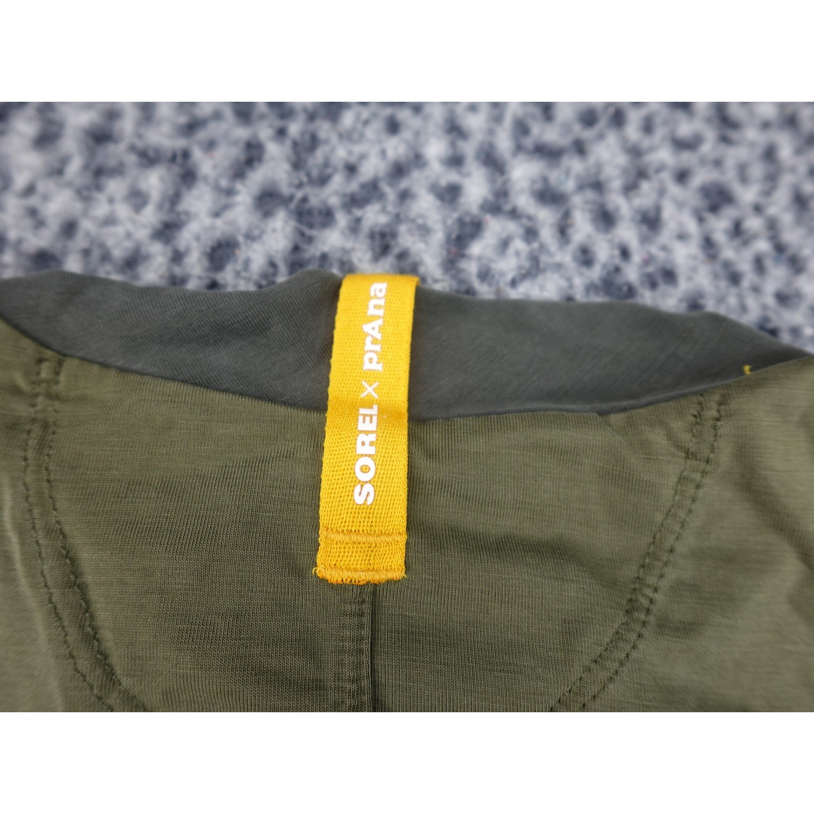 Sorel x prAna Tank Top Mens Medium Gray Green Mock Neck Muscle Tee X443
