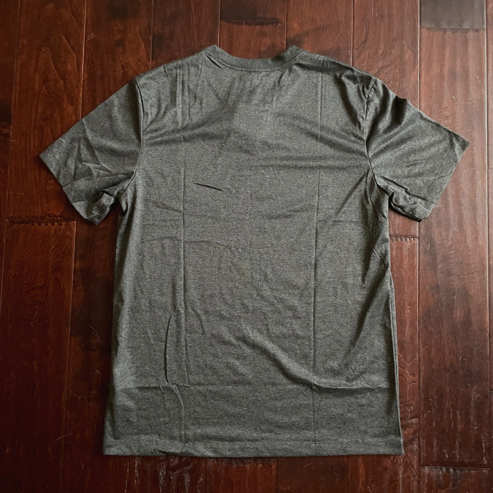 Nike Mens Golf Smoke Gray « The Nike Tee » Dri-Fit Crew Neck DX8730-071 Size M